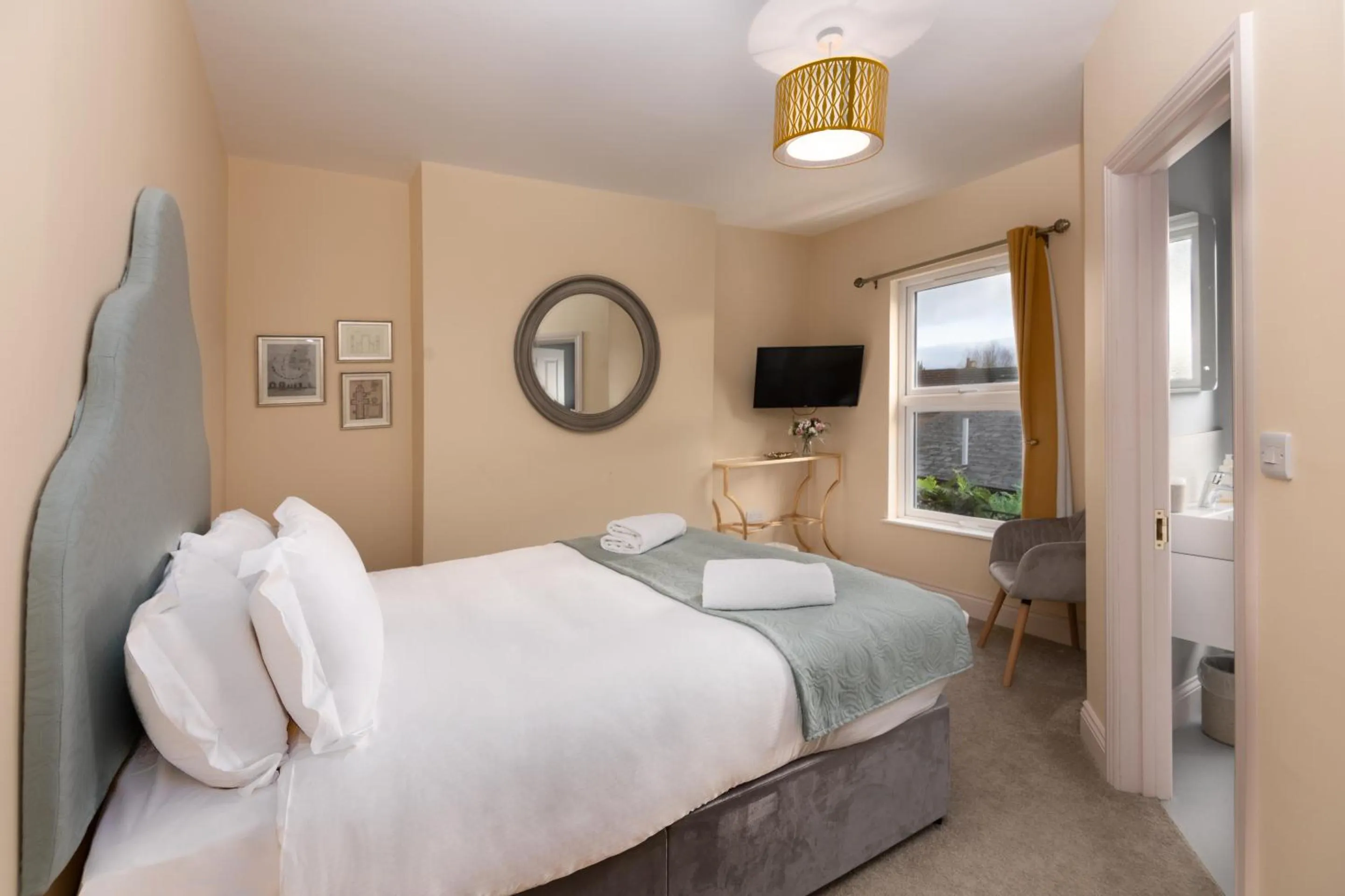 Bedroom, Bed in Caboose