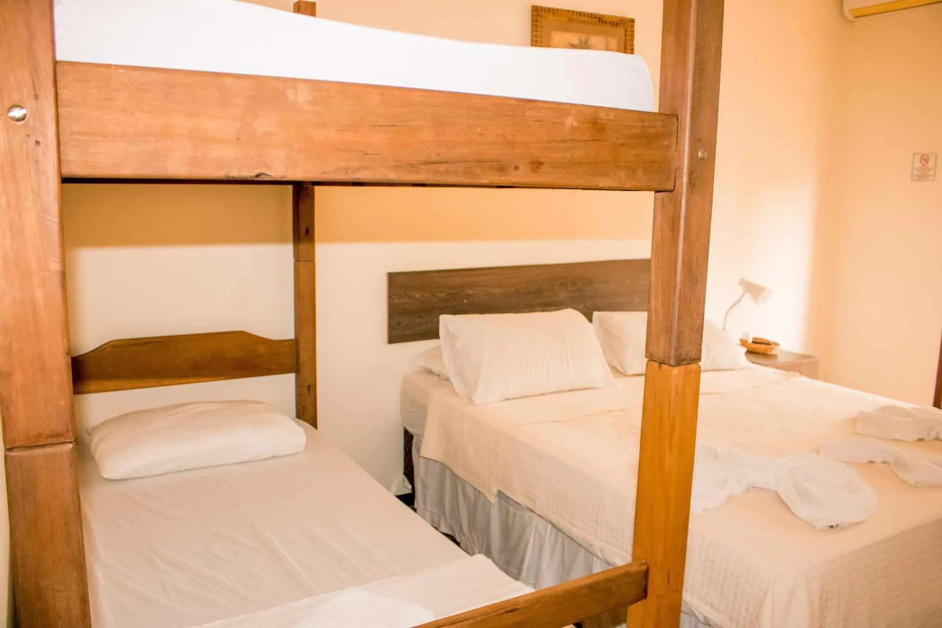 Standard Quadruple Room in Pousada Canto Grande Standard Quadruple Room in Pousada Canto Grande