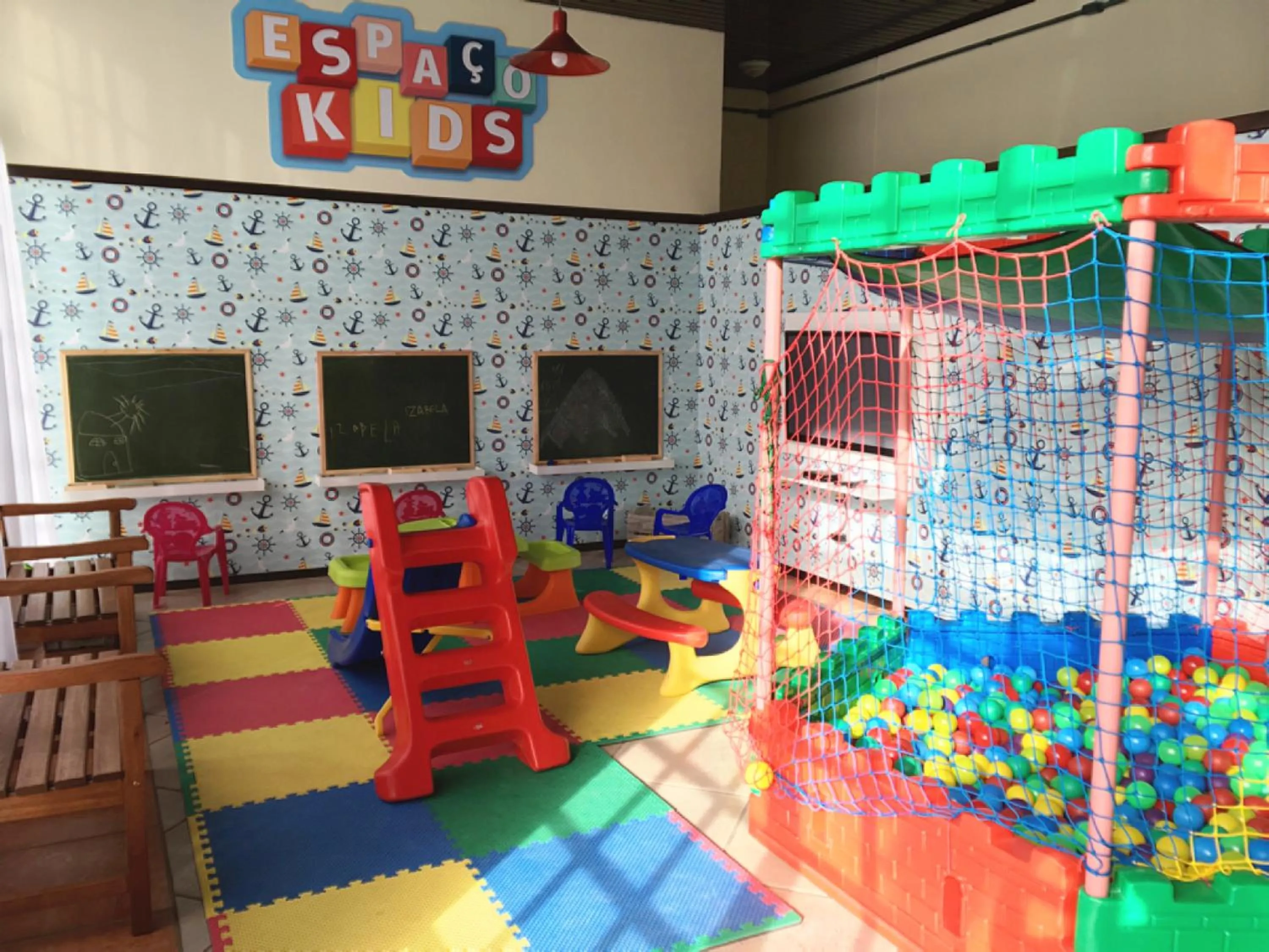 children in Pousada Canto Grande