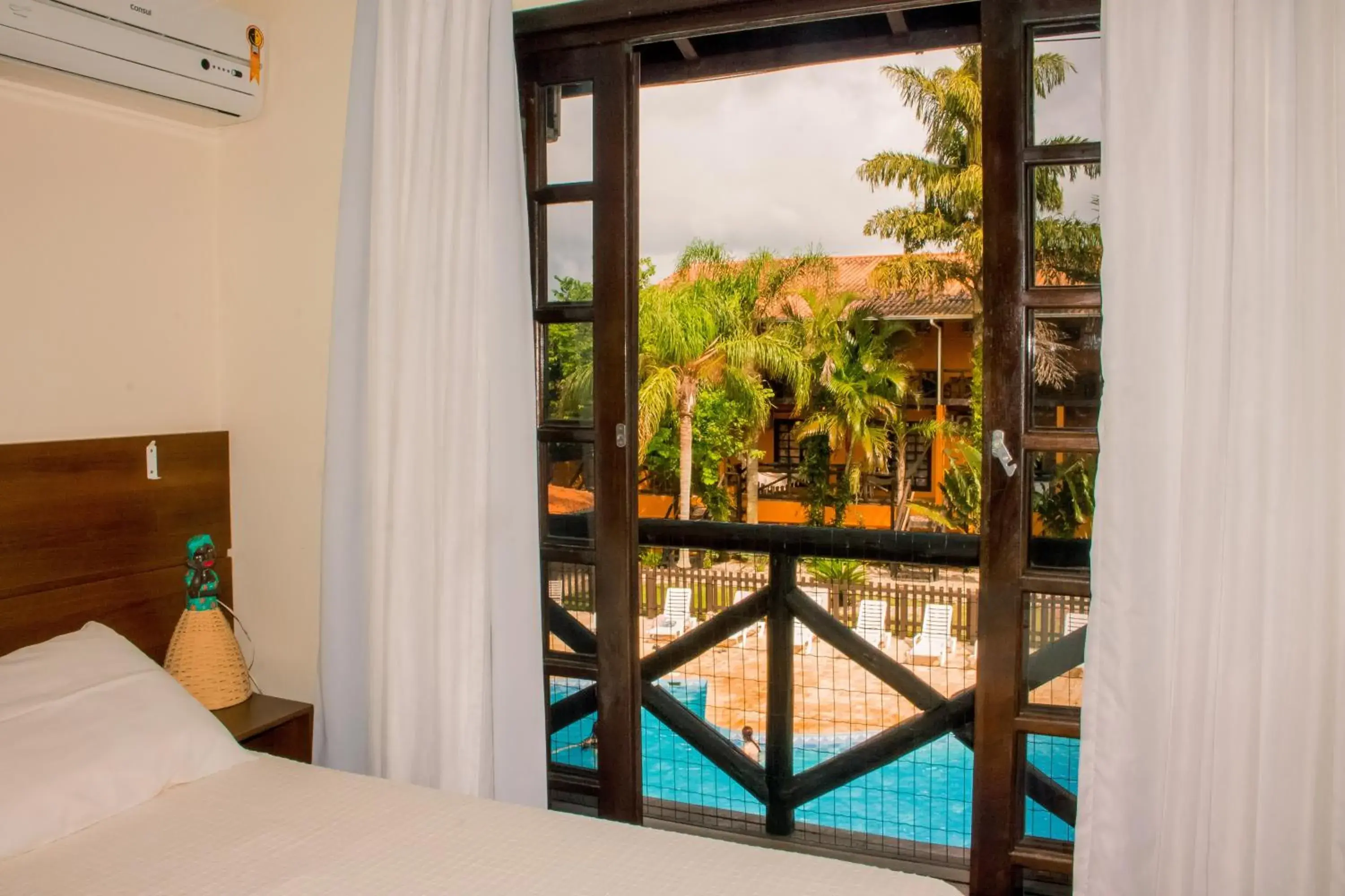Double Room with Pool View in Pousada Canto Grande Double Room with Pool View in Pousada Canto Grande