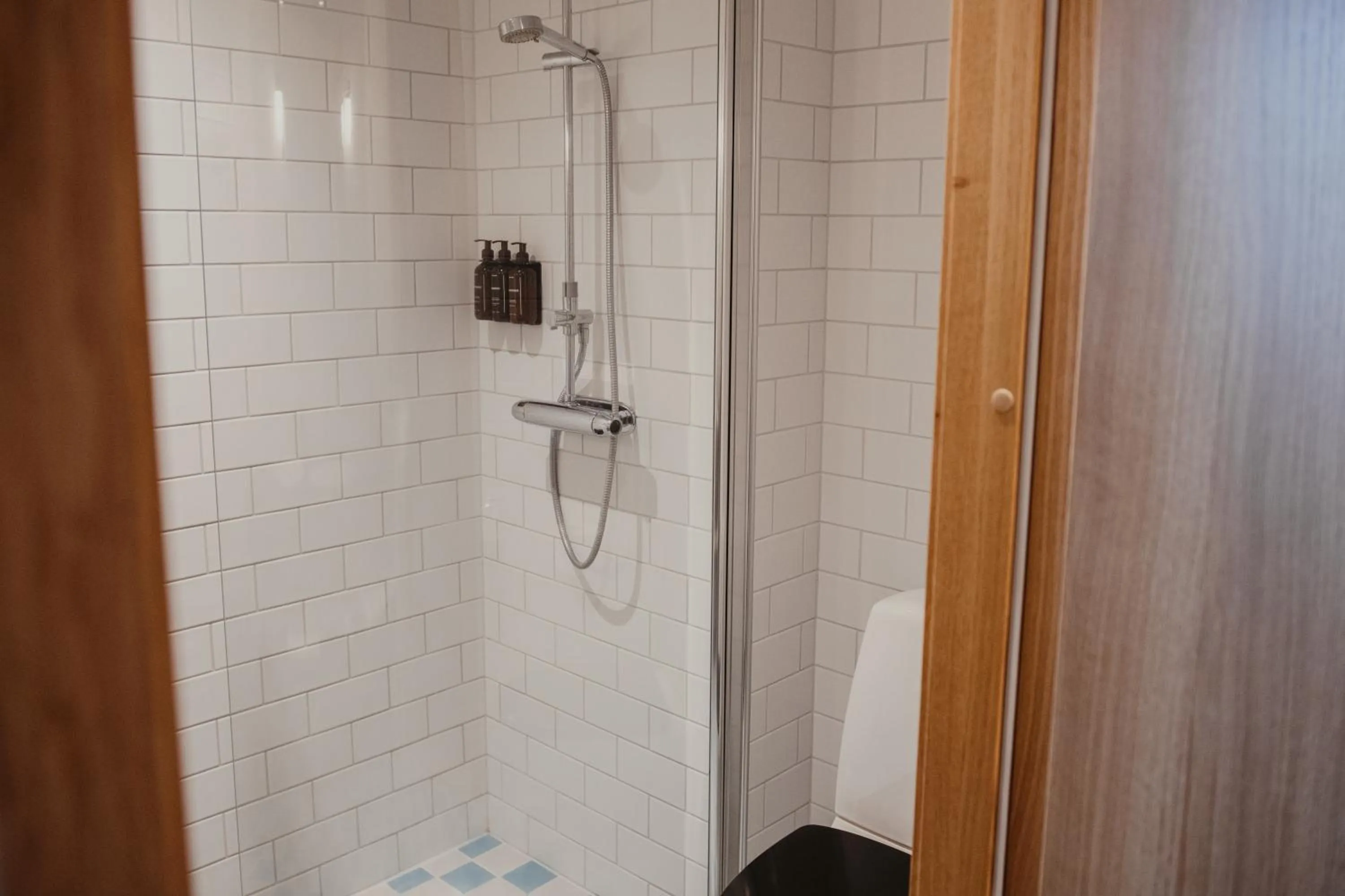 Shower in Home Hotel Magasinet