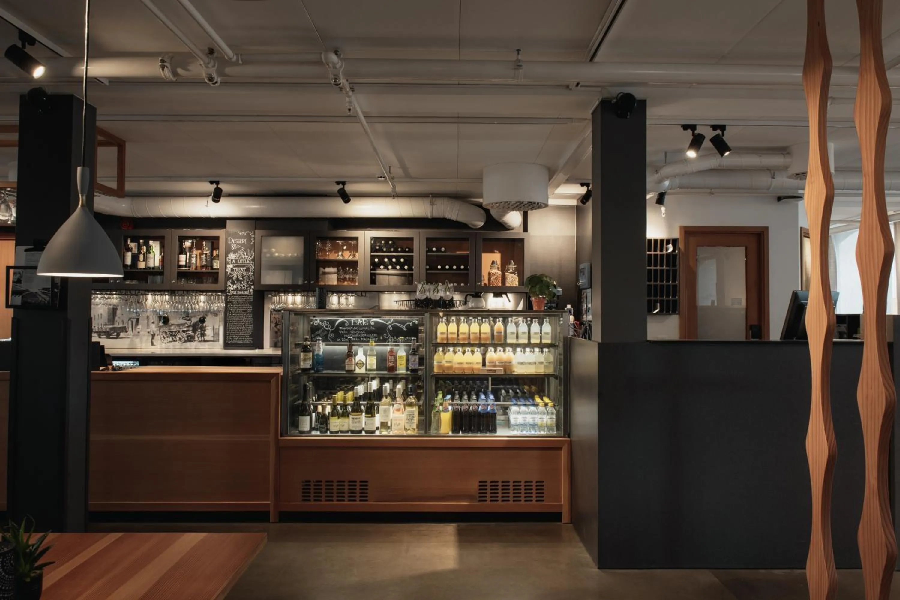 Restaurant/places to eat in Home Hotel Magasinet