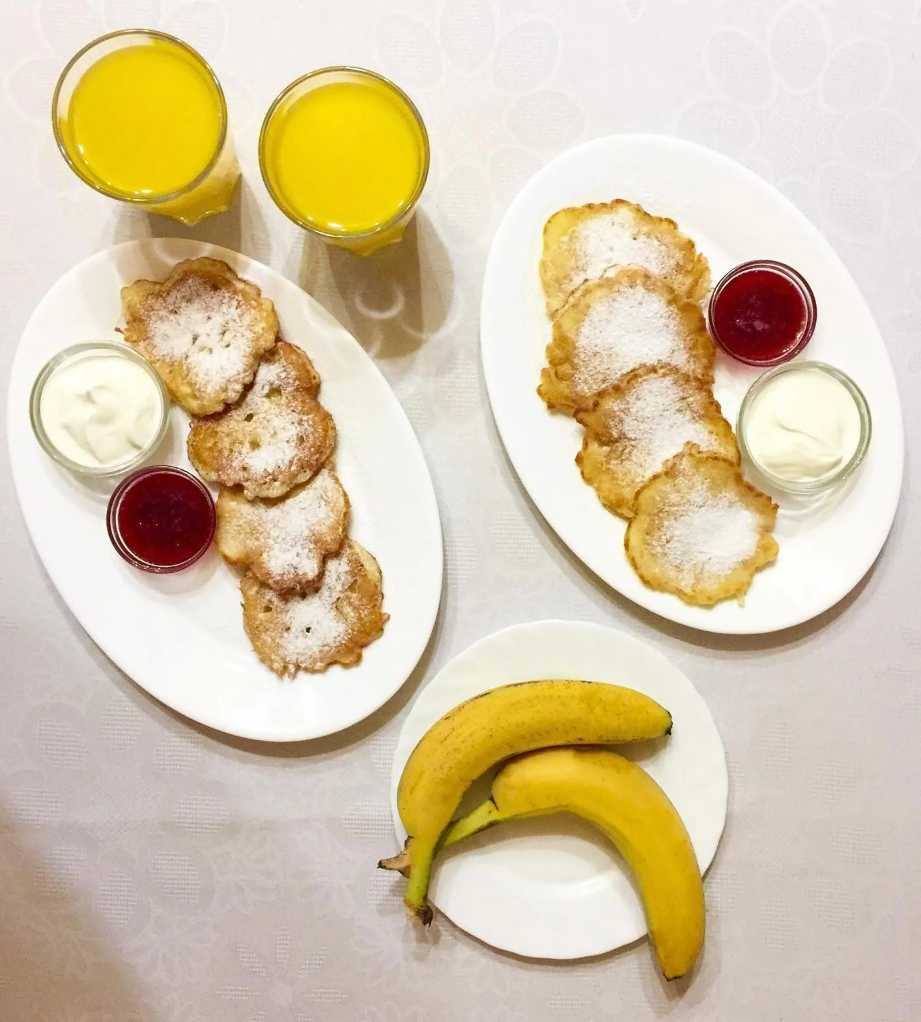 Breakfast in Villa Iris