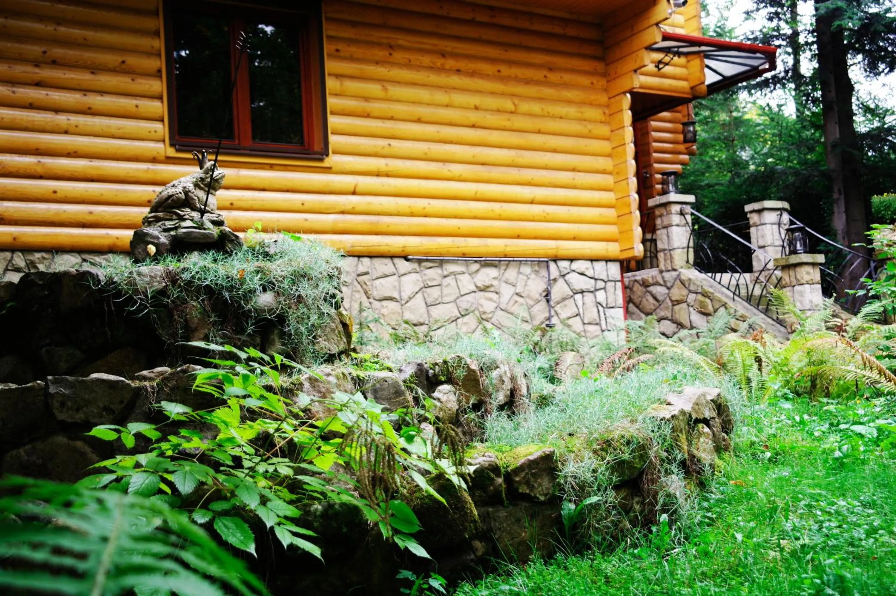 Restaurant/places to eat in Villa Iris
