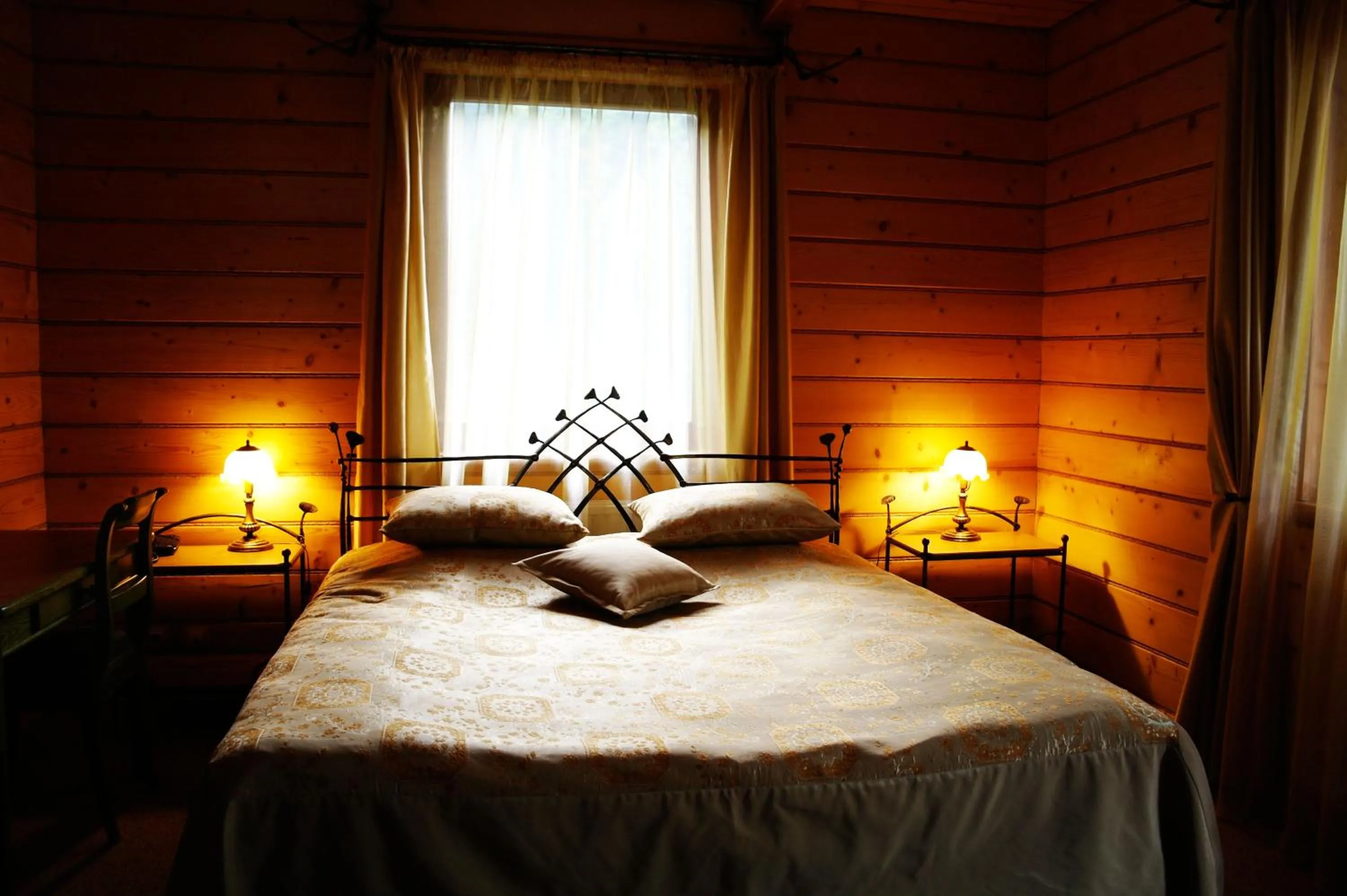 Shower, Bed in Villa Iris
