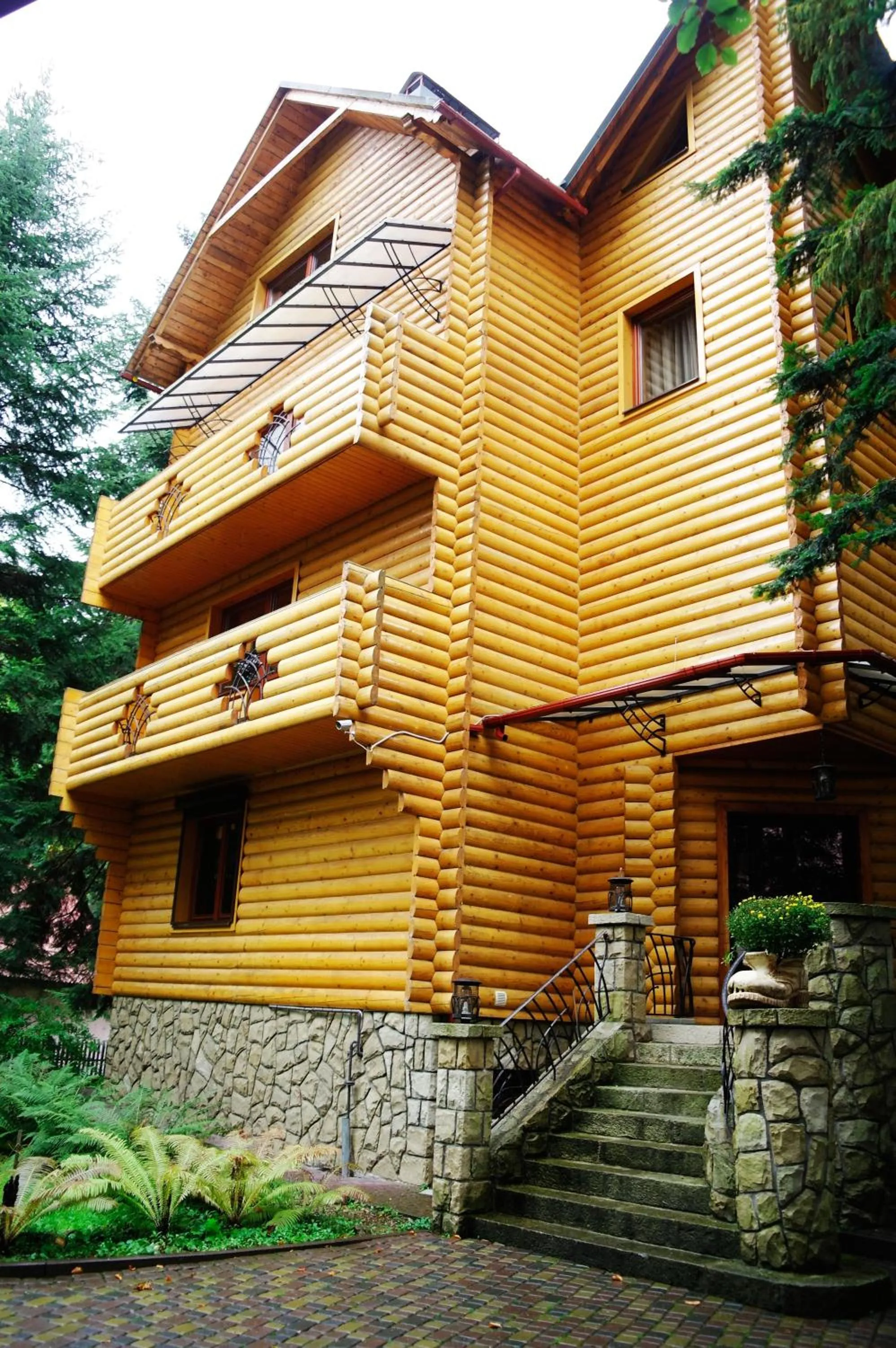 Restaurant/places to eat in Villa Iris