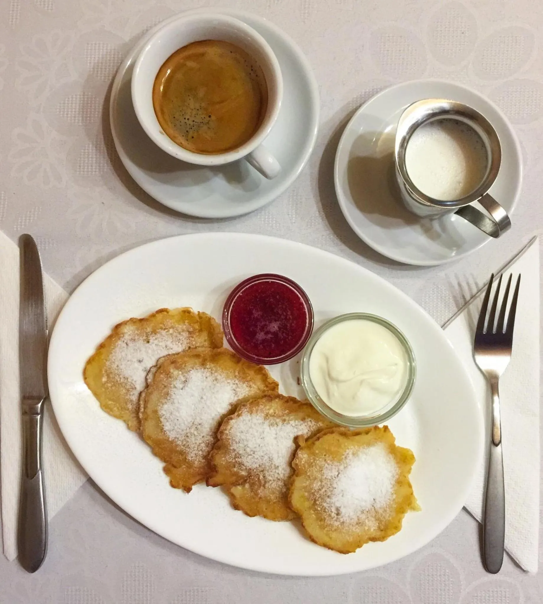 Breakfast in Villa Iris