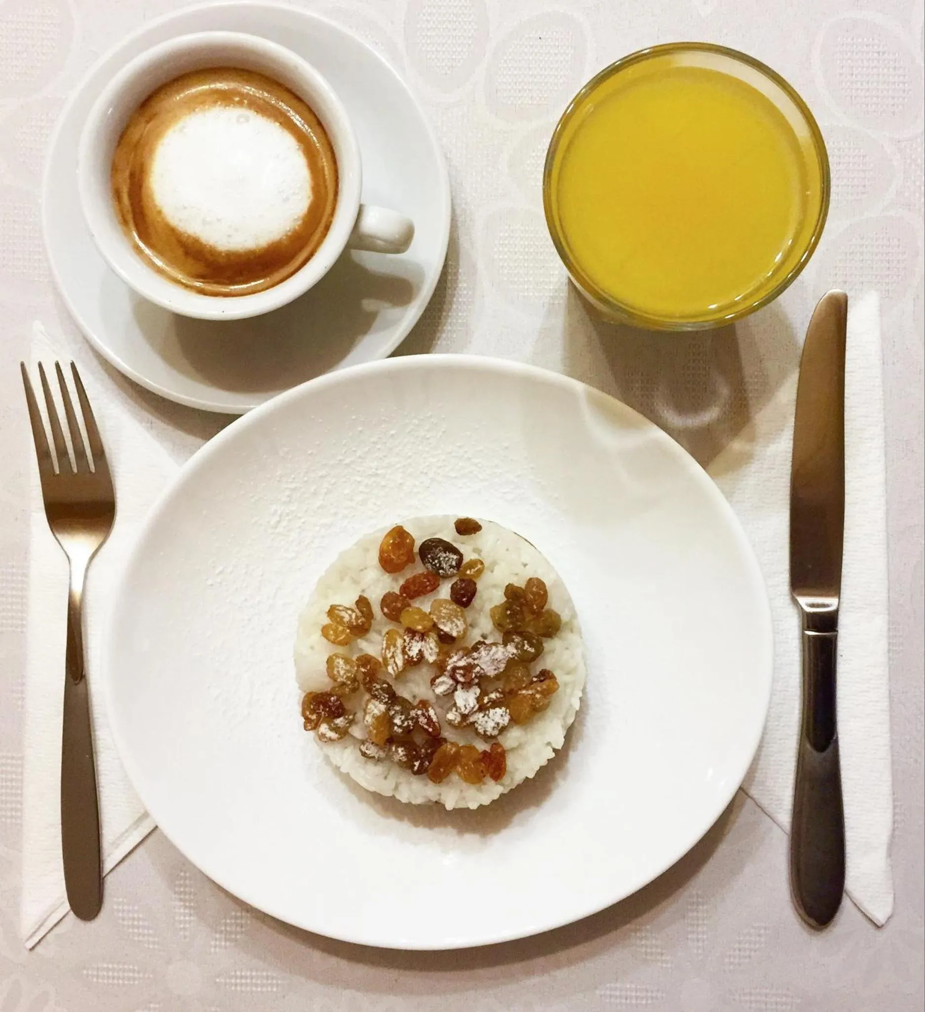 Breakfast in Villa Iris