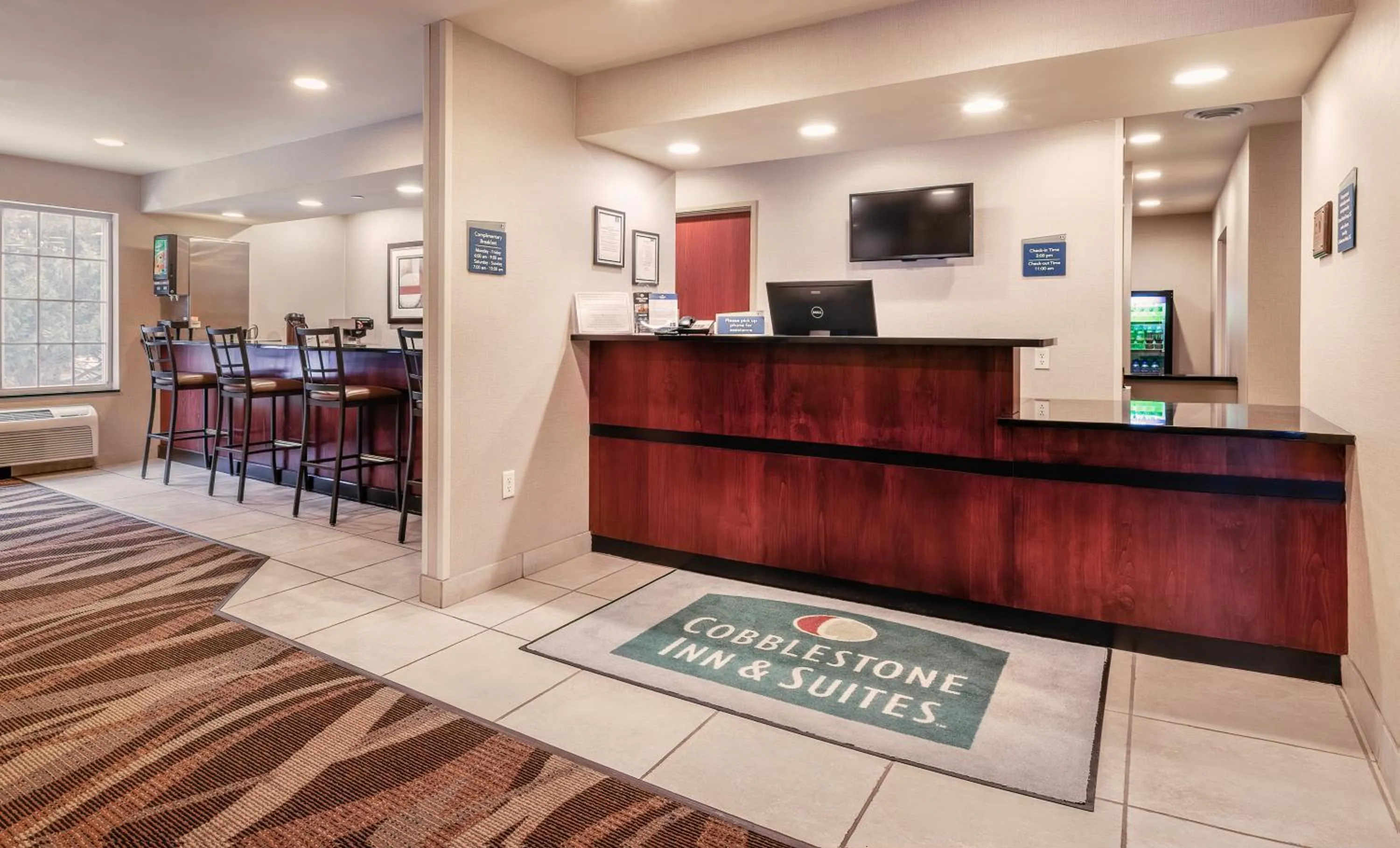 Lobby or reception in Cobblestone Inn & Suites - Durand
