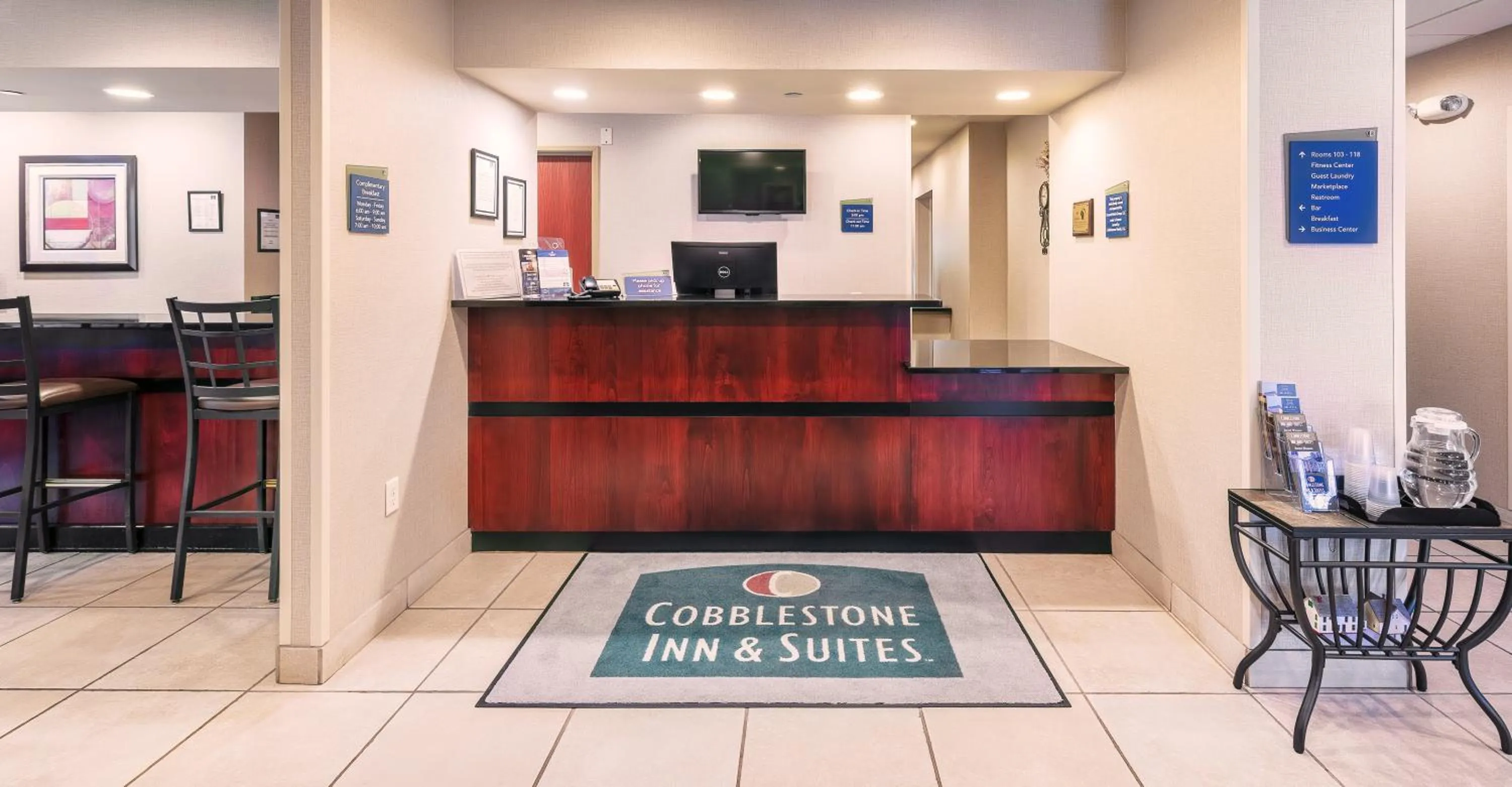 Lobby or reception in Cobblestone Inn & Suites - Durand