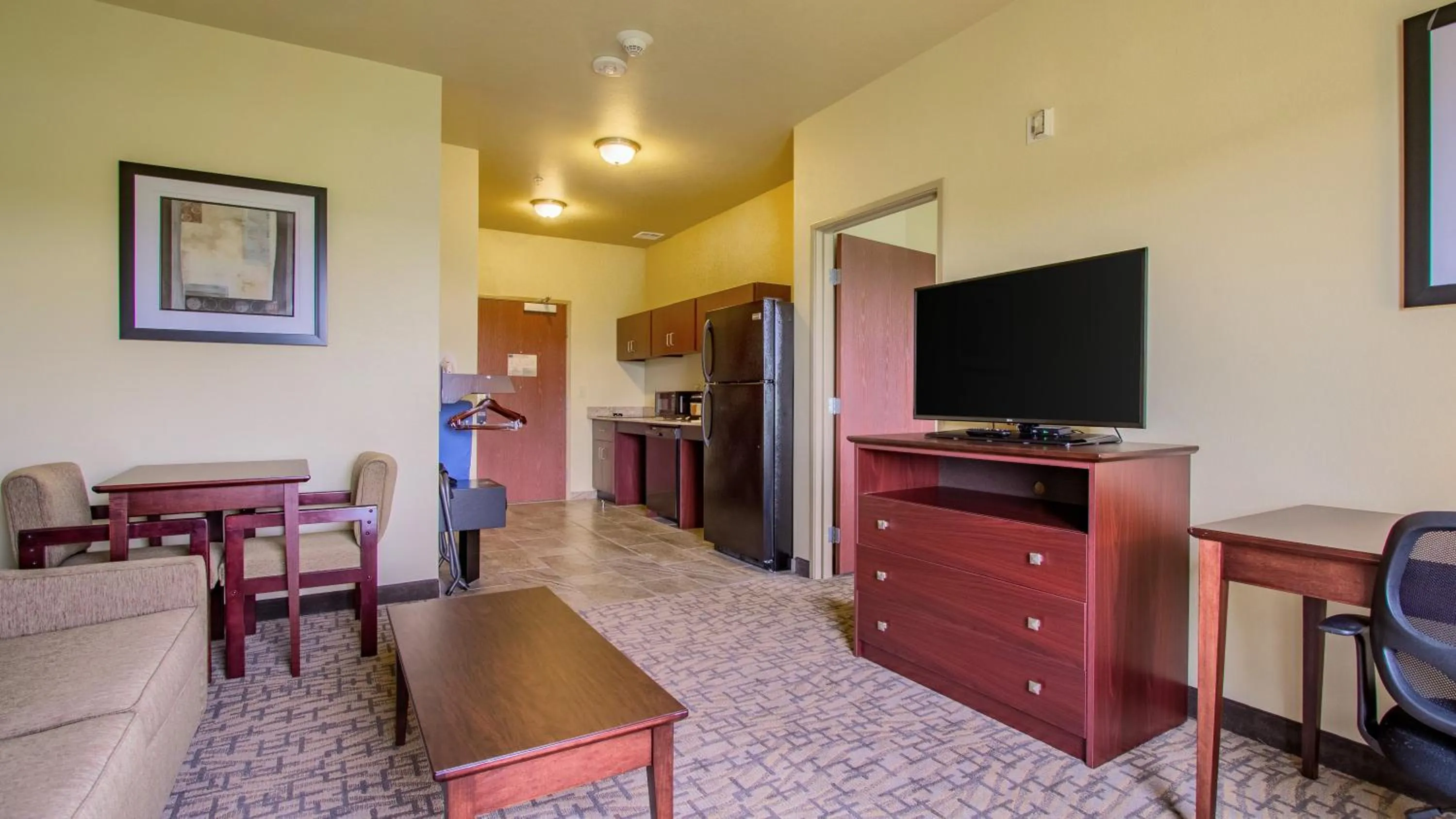 Kitchen or kitchenette in Cobblestone Inn & Suites - Durand