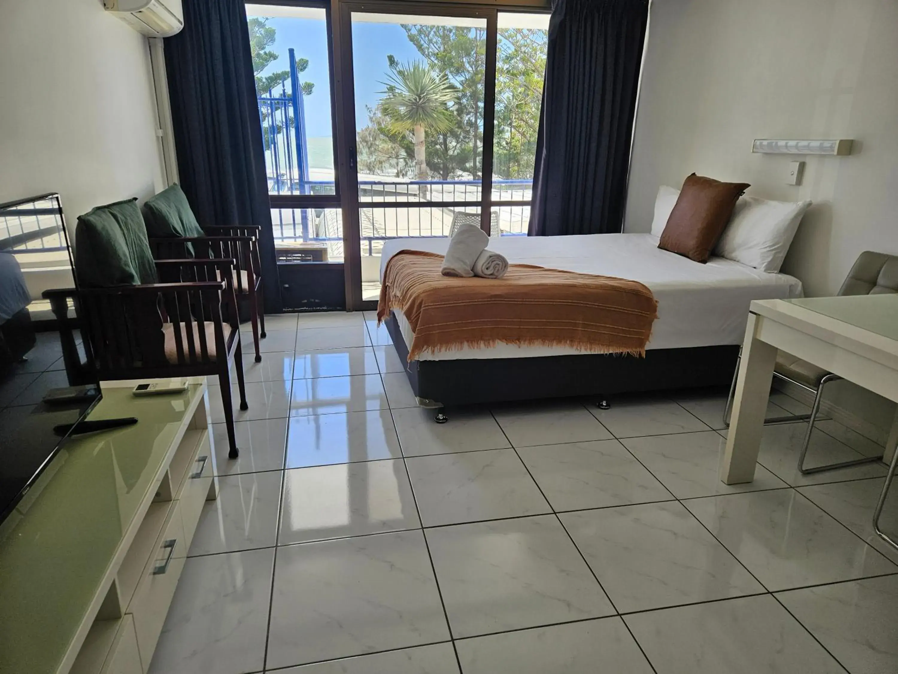 Bed in Bayview Tower Bed in Bayview Tower