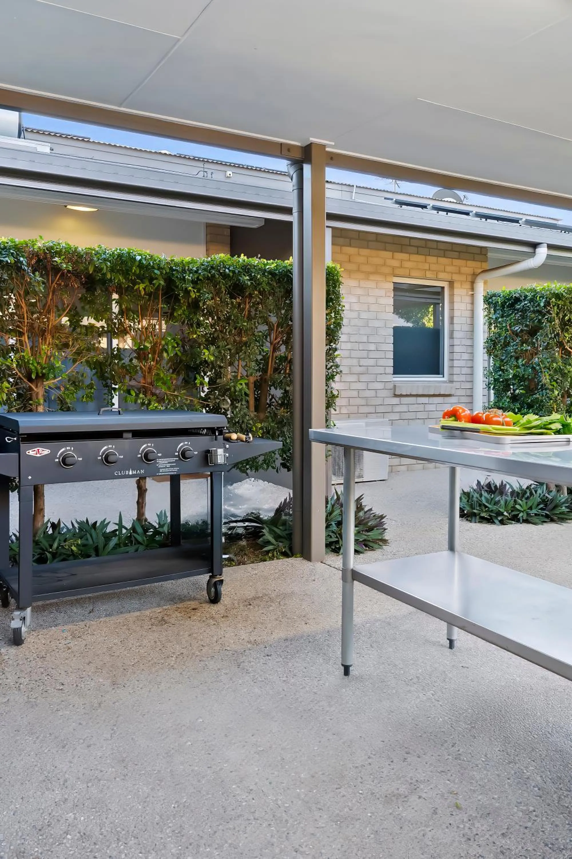 BBQ facilities in Emerald Inn by Travellers