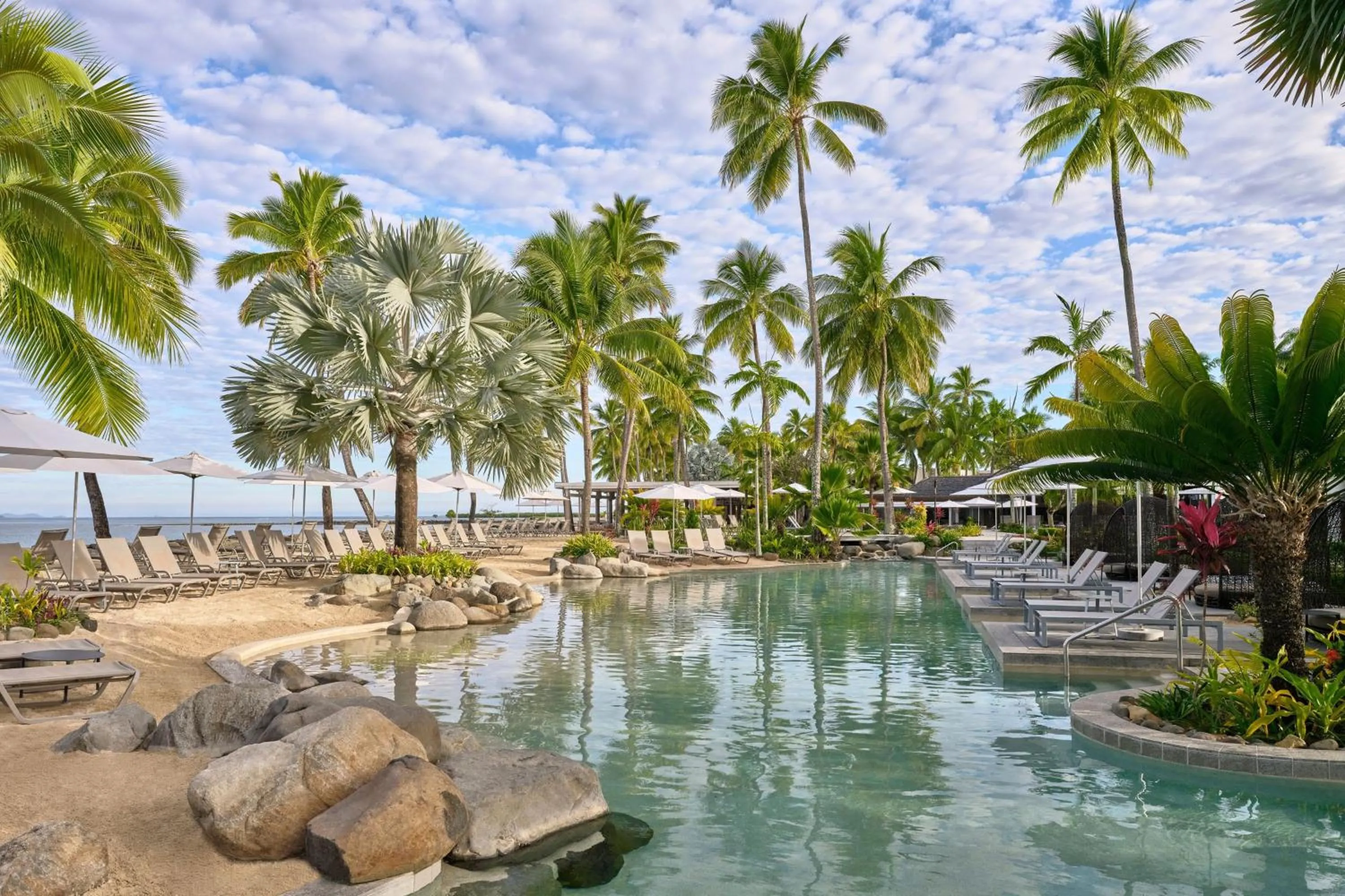 Swimming pool in Sheraton Fiji Golf & Beach Resort