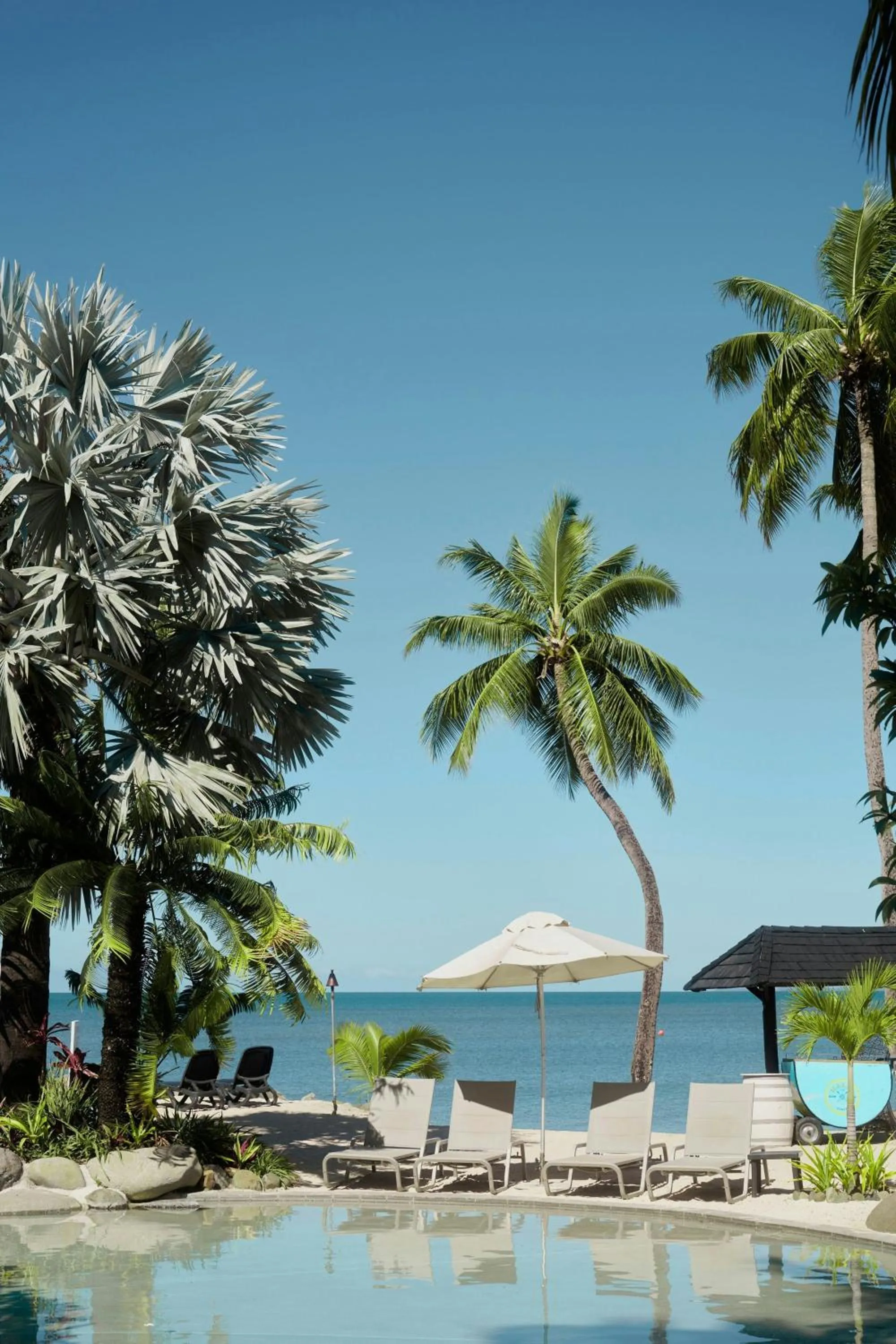 Swimming pool in Sheraton Fiji Golf & Beach Resort