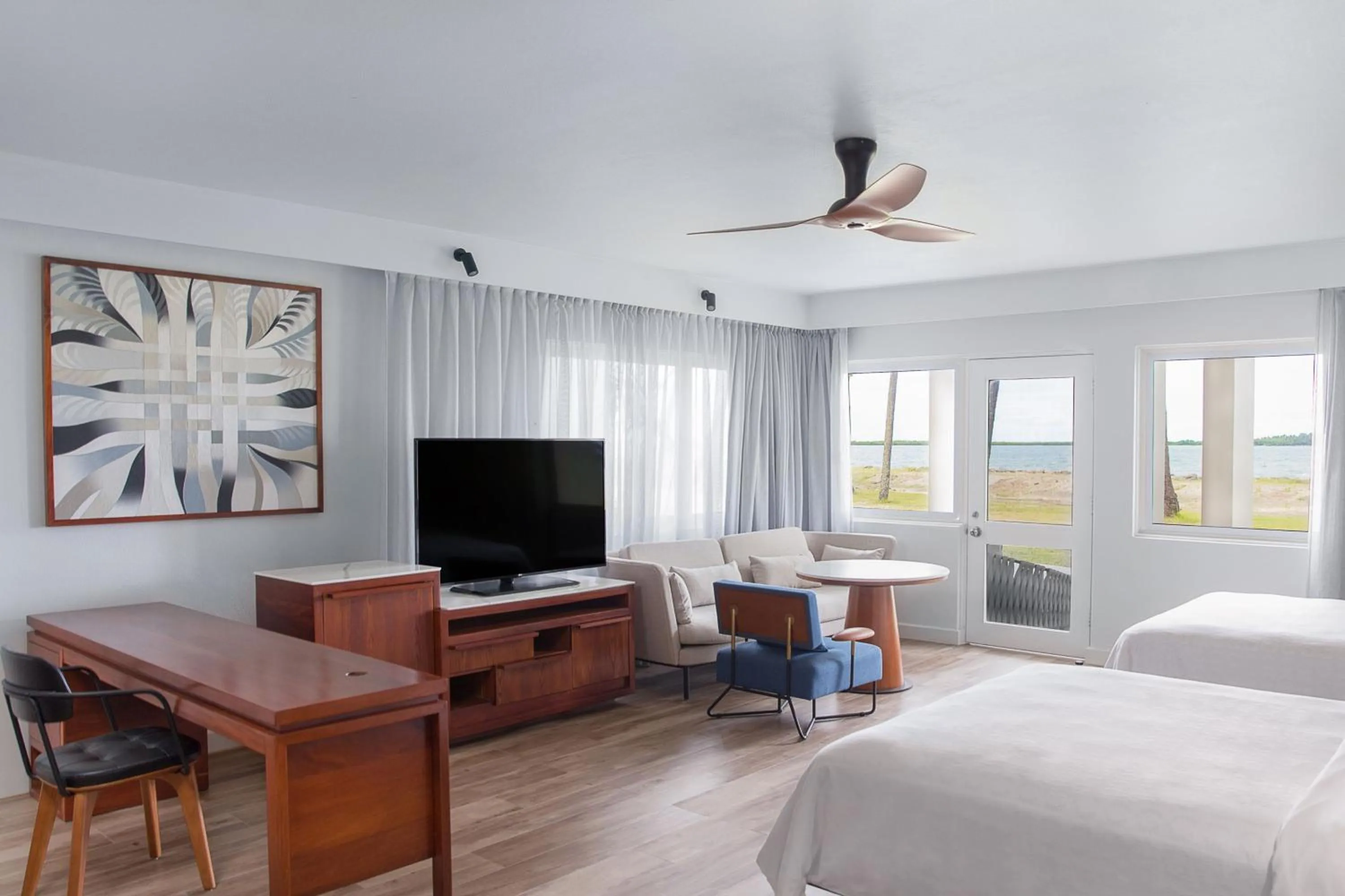 Photo of the whole room, Bed in Sheraton Fiji Golf & Beach Resort