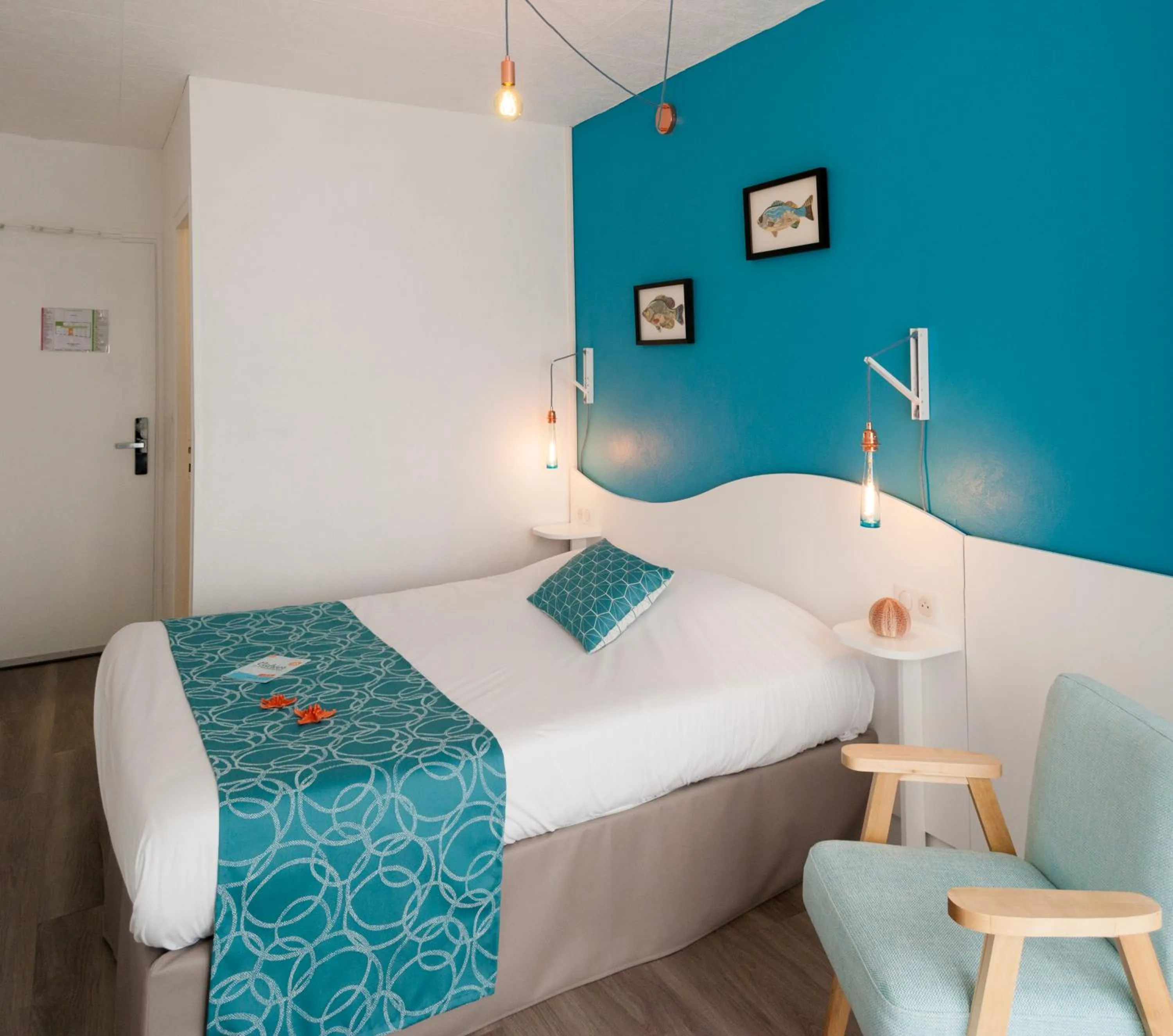 Bed in Hotel La Cote Oceane- Bureau- 250 m plage