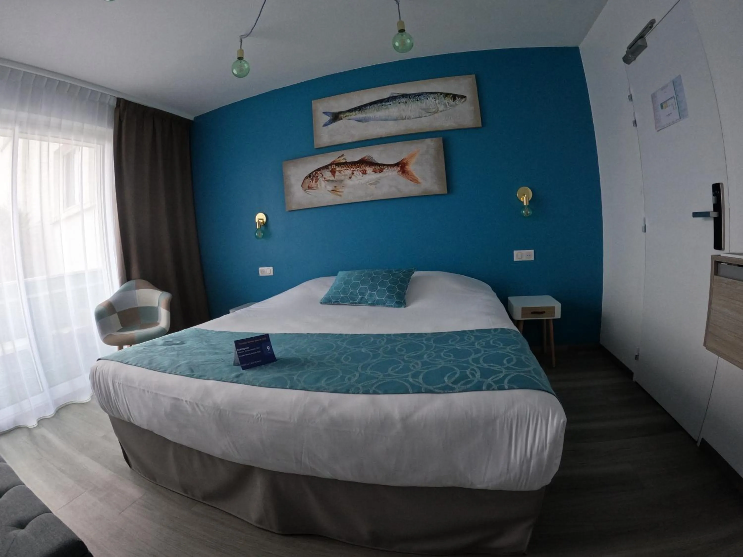 Bed in Hotel La Cote Oceane- Bureau- 250 m plage