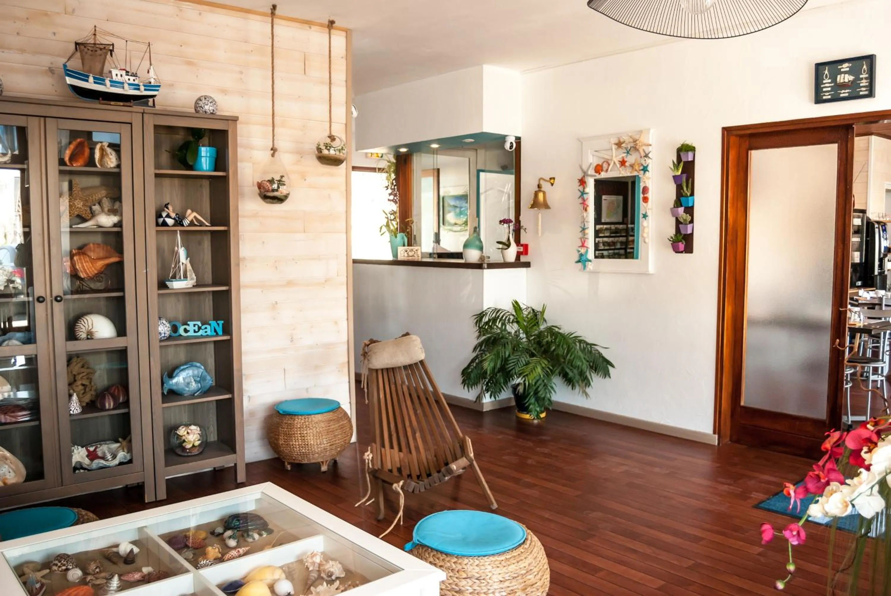 Lobby or reception in Hotel La Cote Oceane- Bureau- 250 m plage