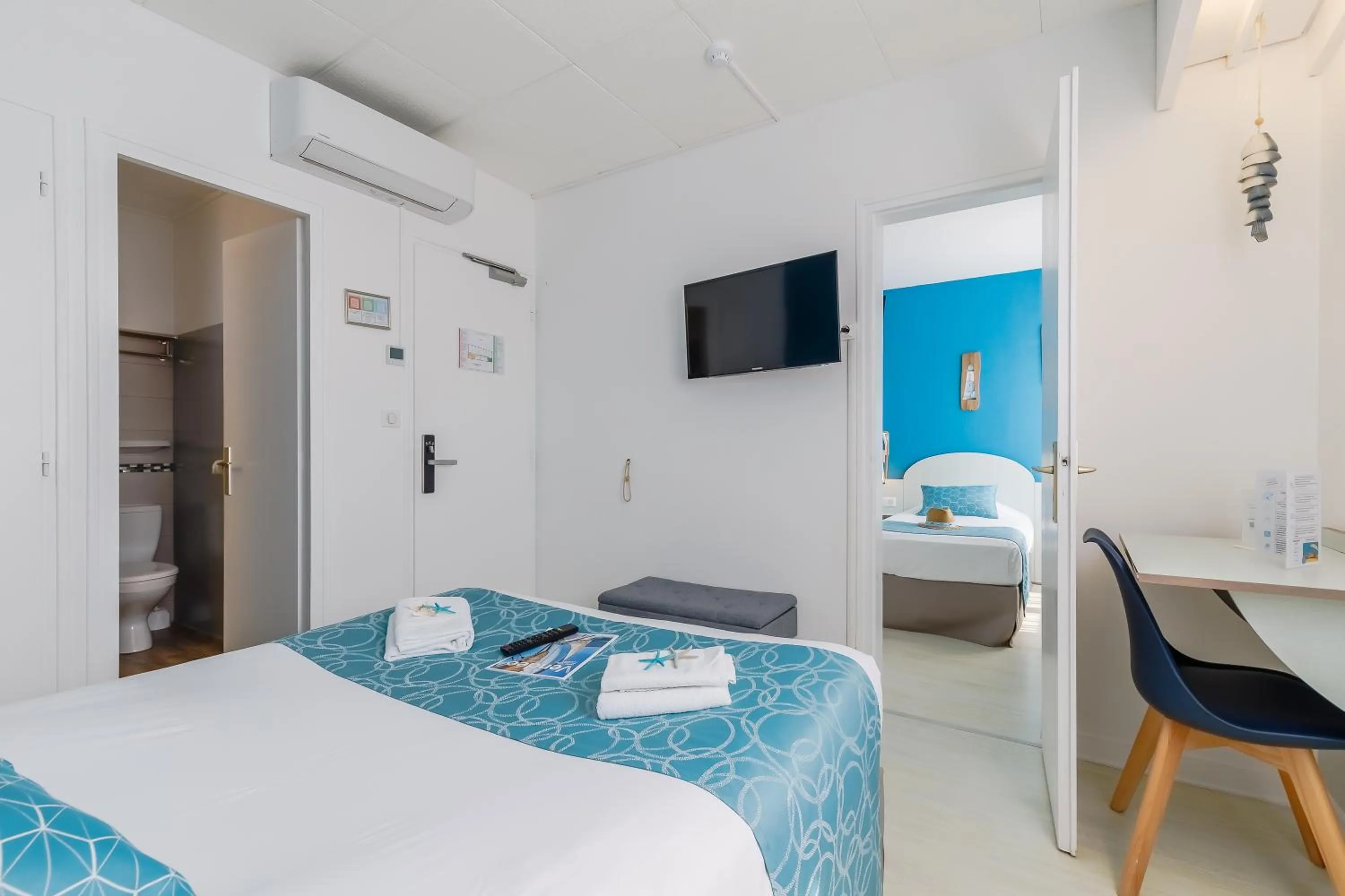 Bedroom, Bed in Hotel La Cote Oceane - Saint Jean de Monts