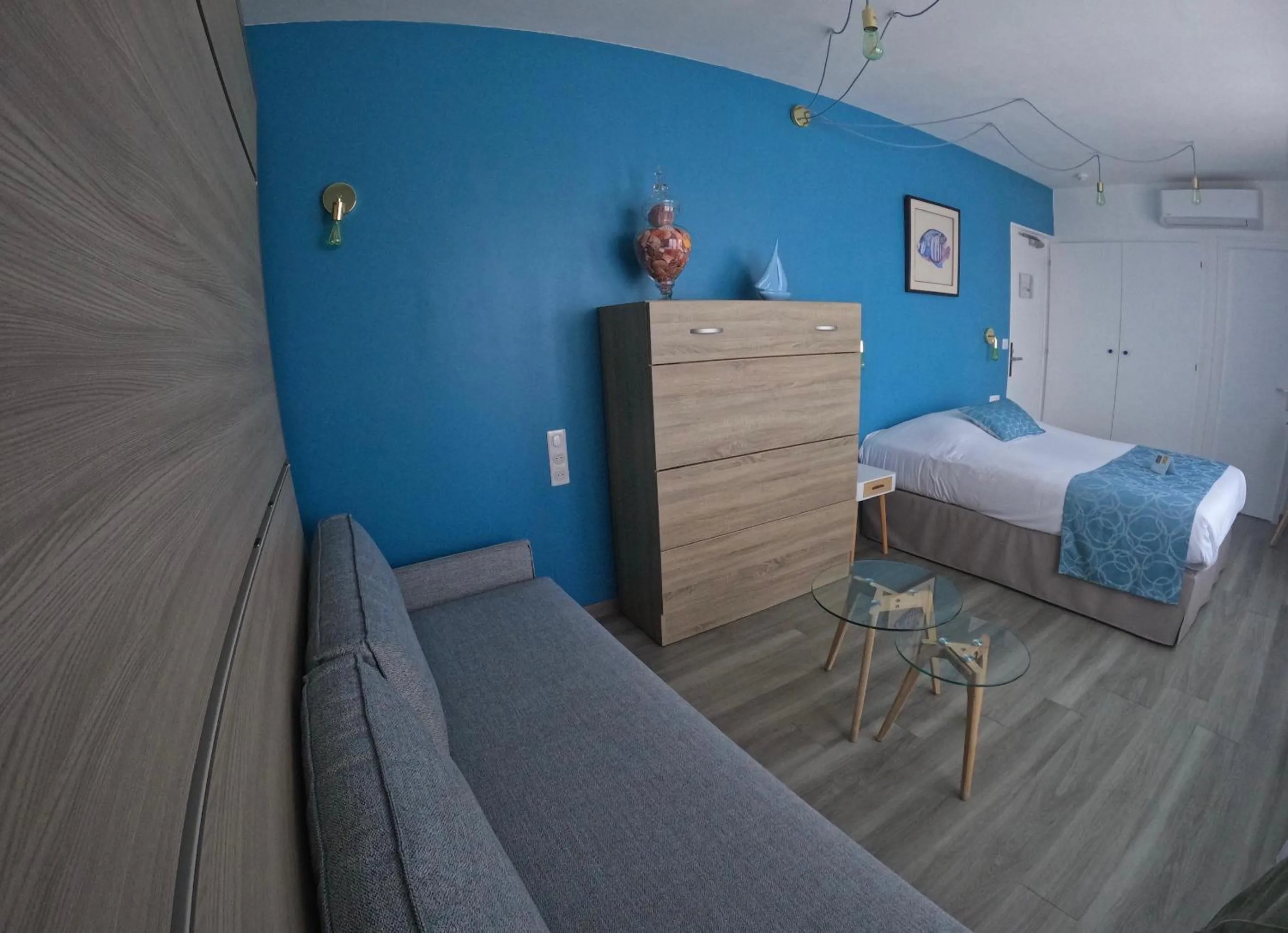 Bed in Hotel La Cote Oceane- Bureau- 250 m plage