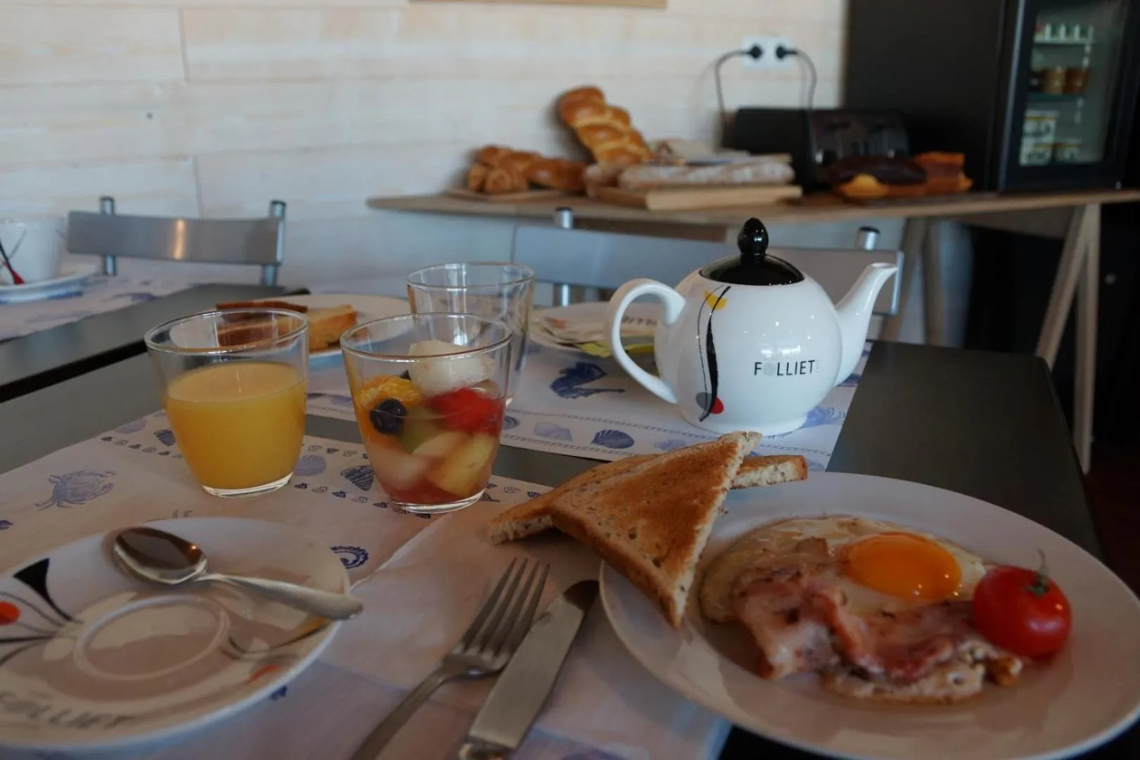 Breakfast in Hotel La Cote Oceane- Bureau- 250 m plage