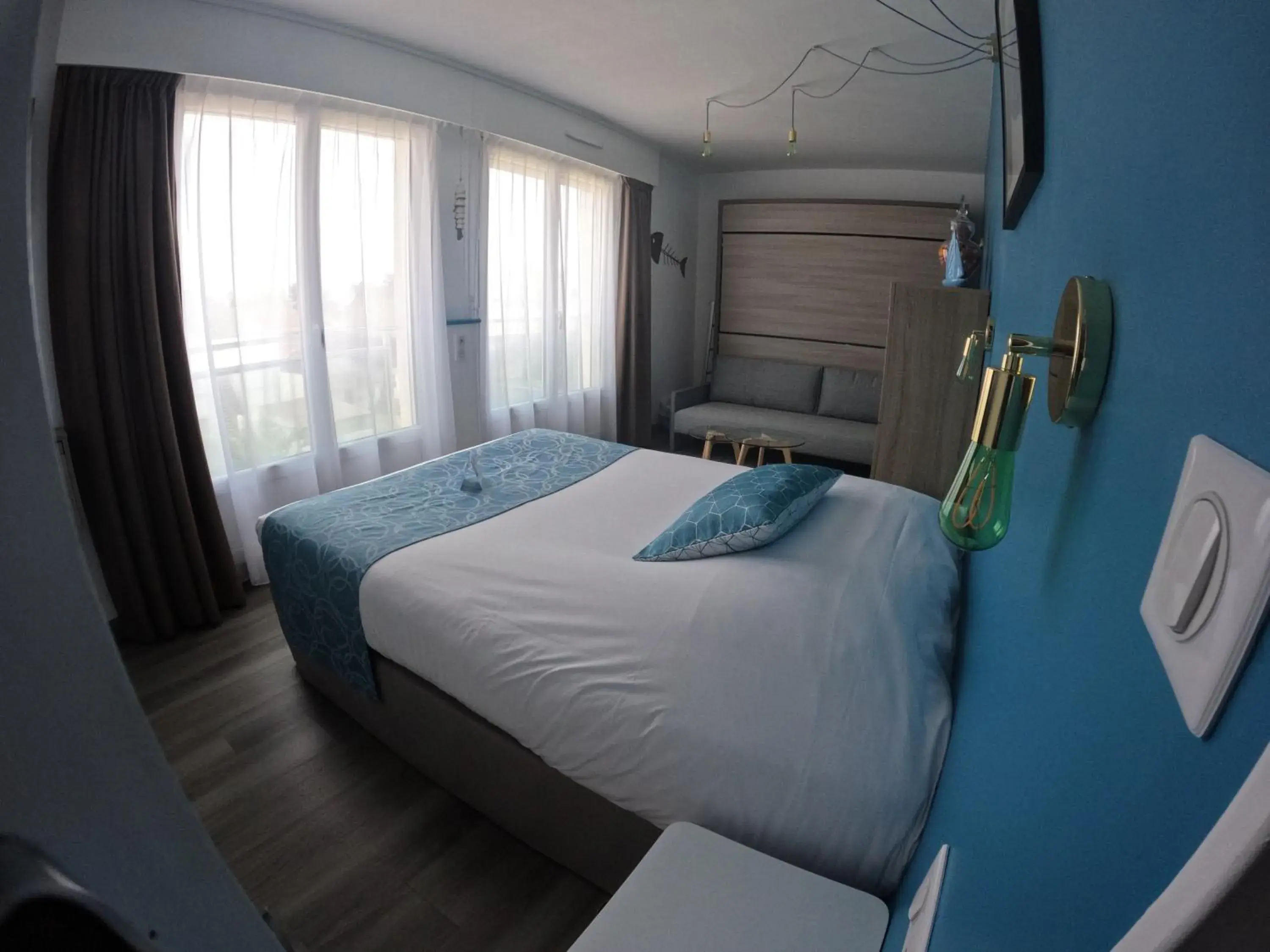 Quintuple Room in Hotel La Cote Oceane- Bureau- 250 m plage Quintuple Room in Hotel La Cote Oceane- Bureau- 250 m plage