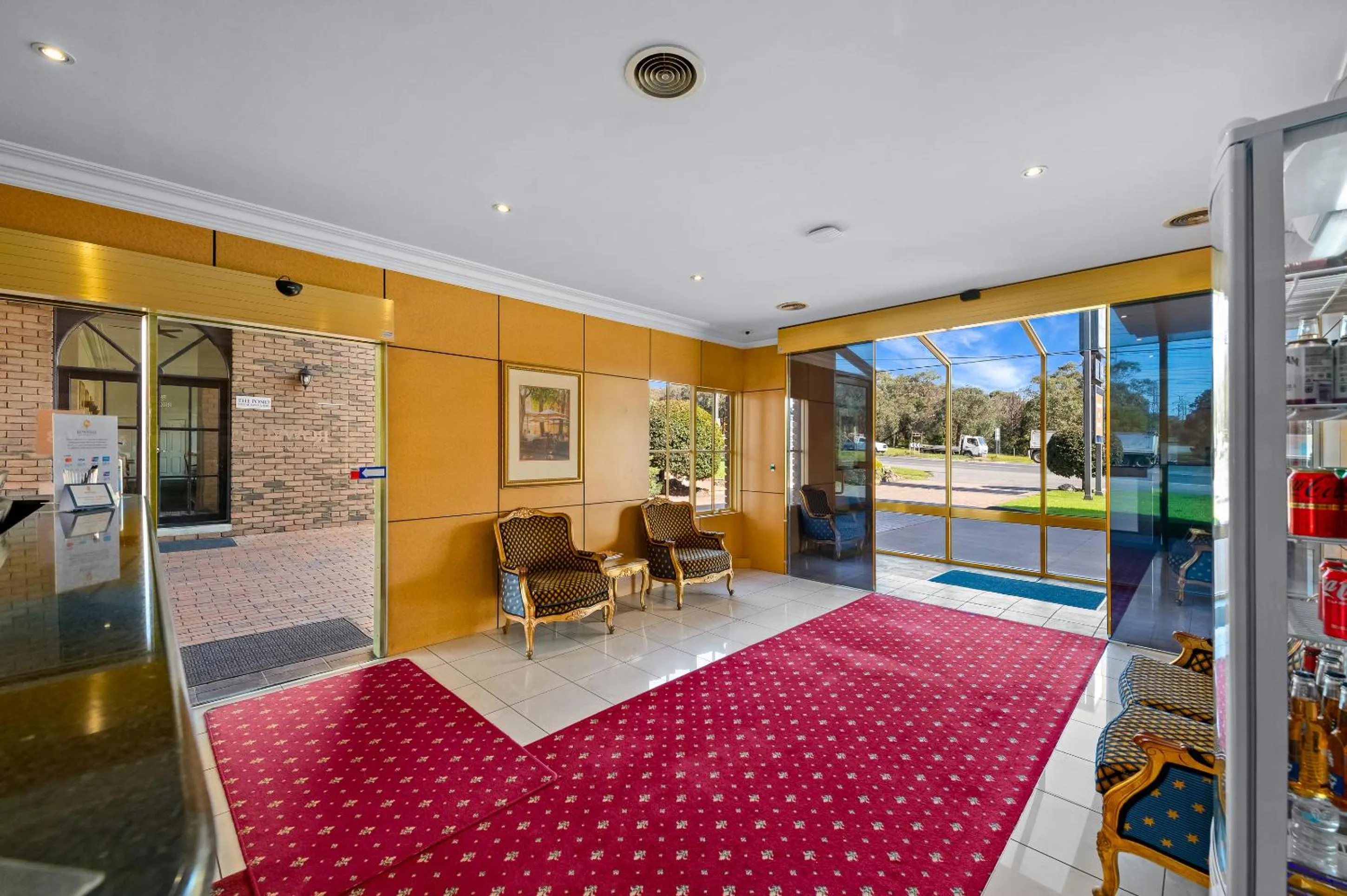 Lobby or reception in Rowville International Hotel