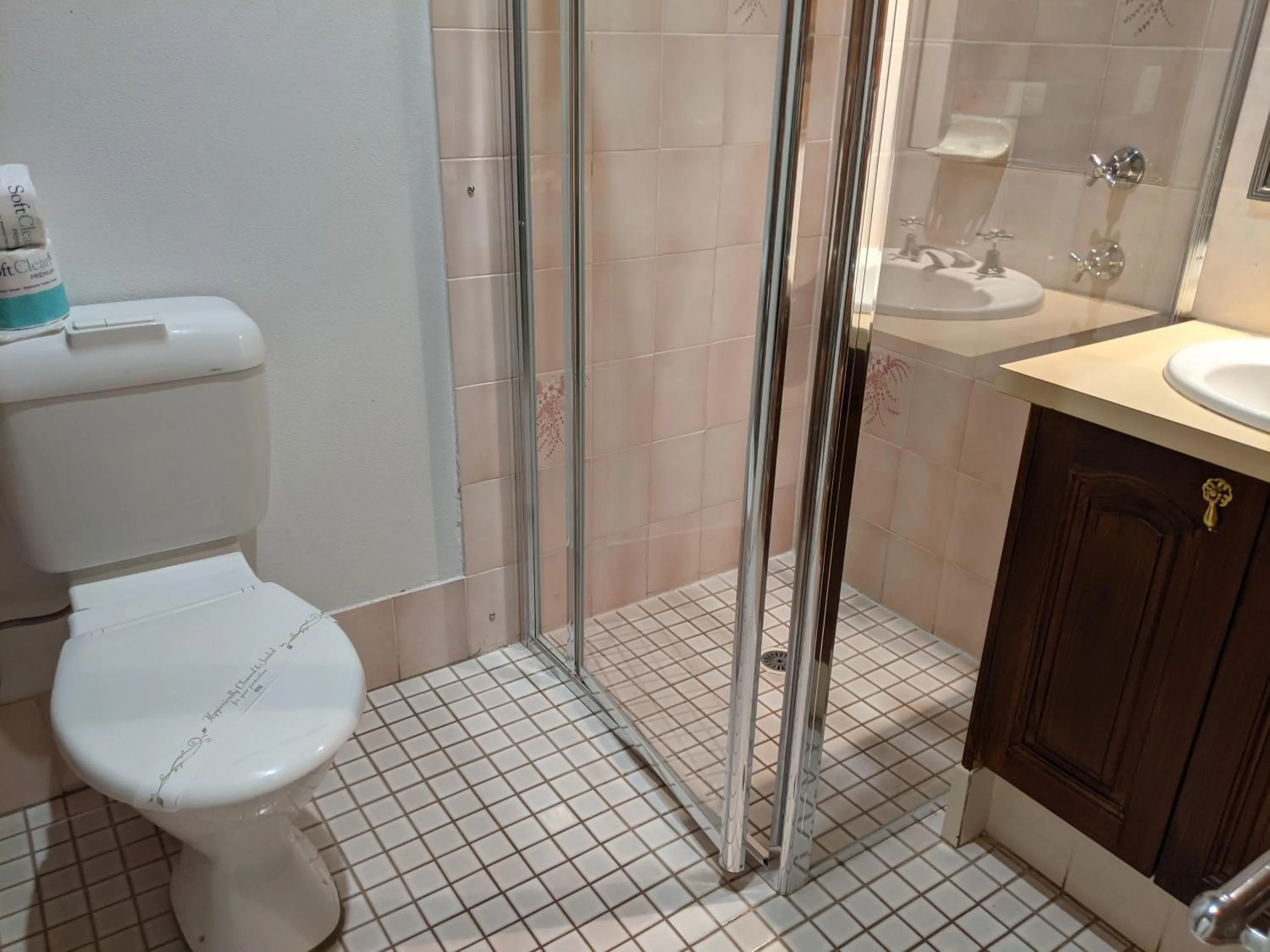 Bathroom in Ettalong Beach Tourist Resort