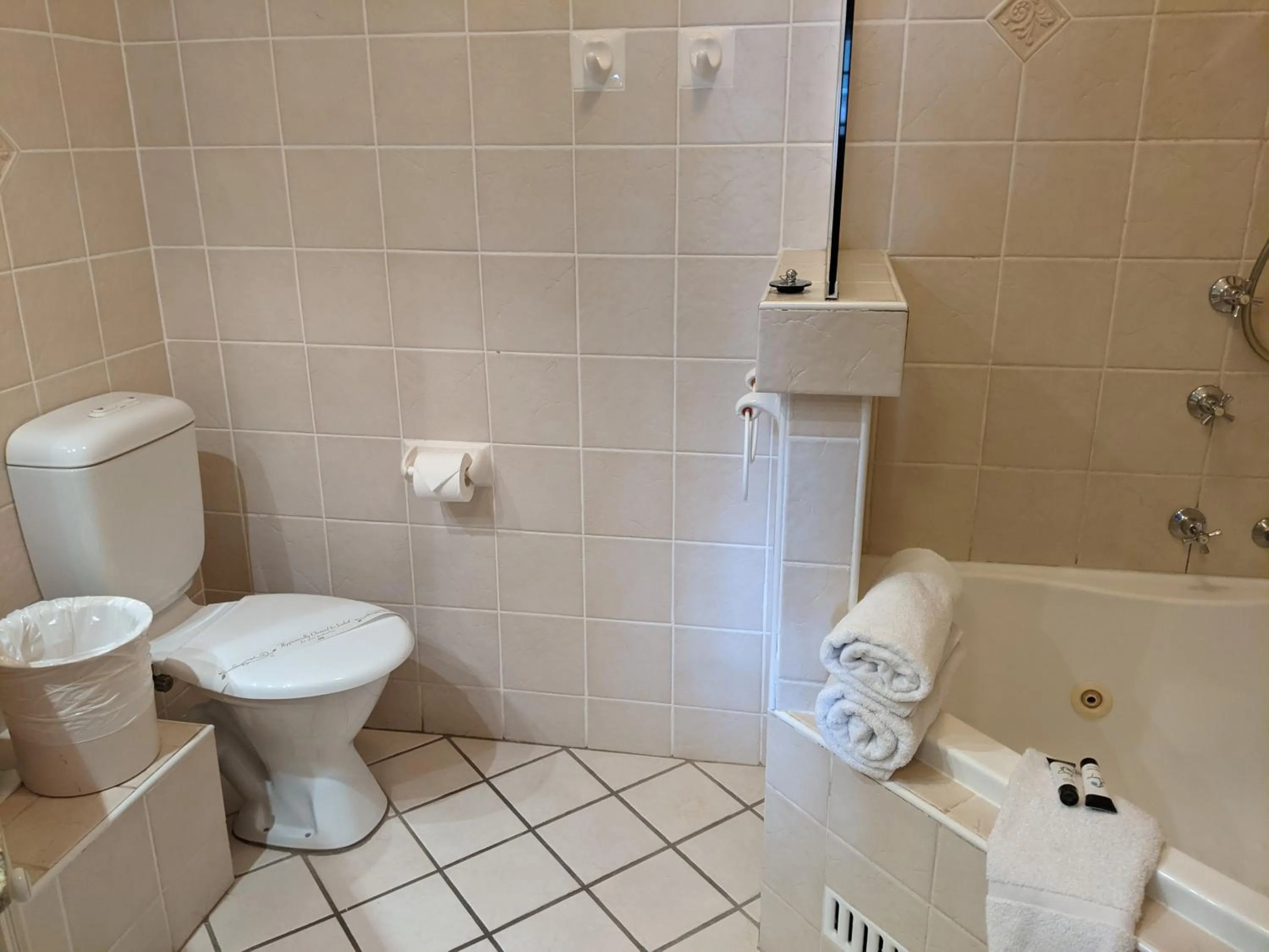 Bathroom in Ettalong Beach Tourist Resort