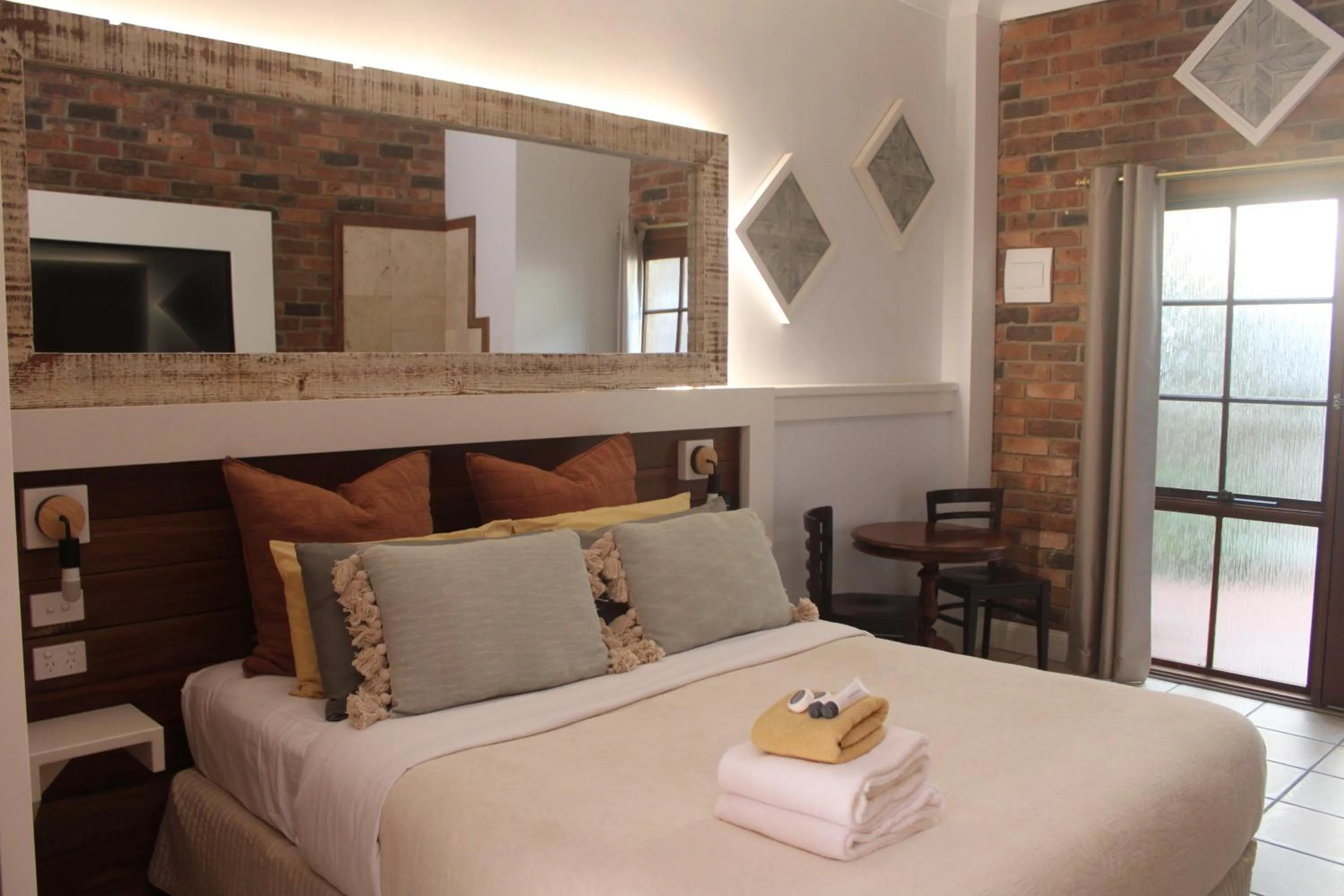 Bed in Ettalong Beach Tourist Resort