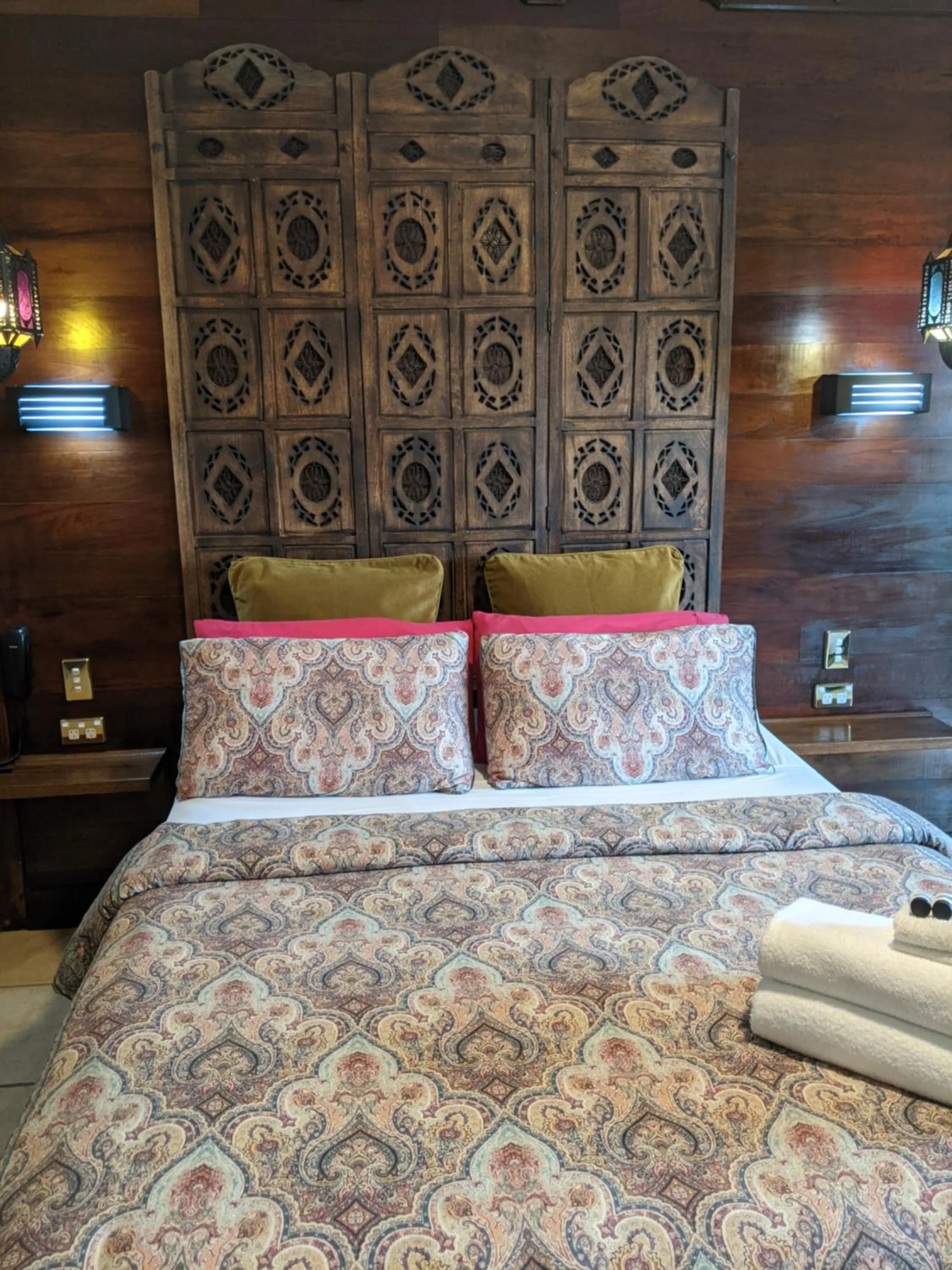 Bed in Ettalong Beach Tourist Resort