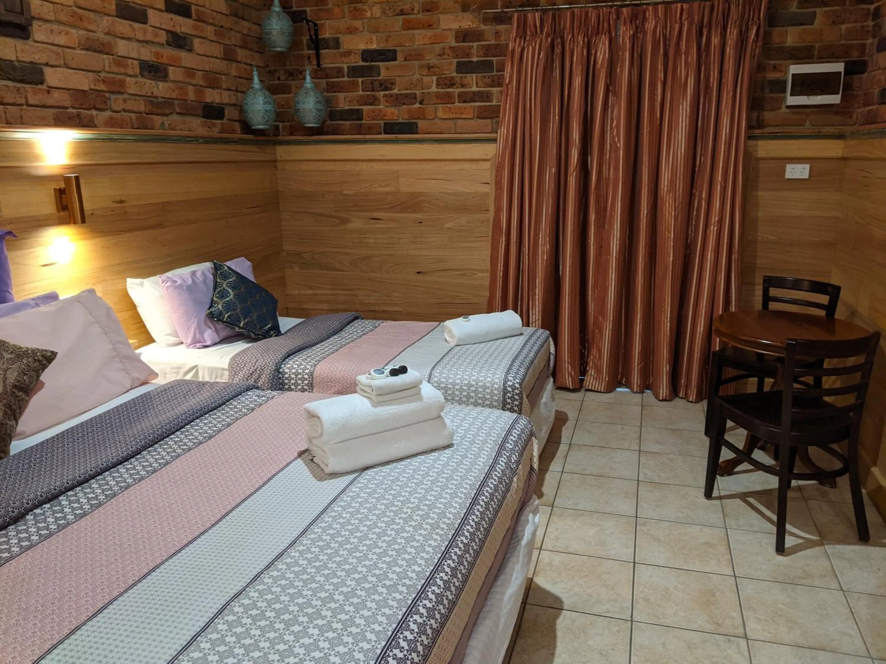 Bed in Ettalong Beach Tourist Resort