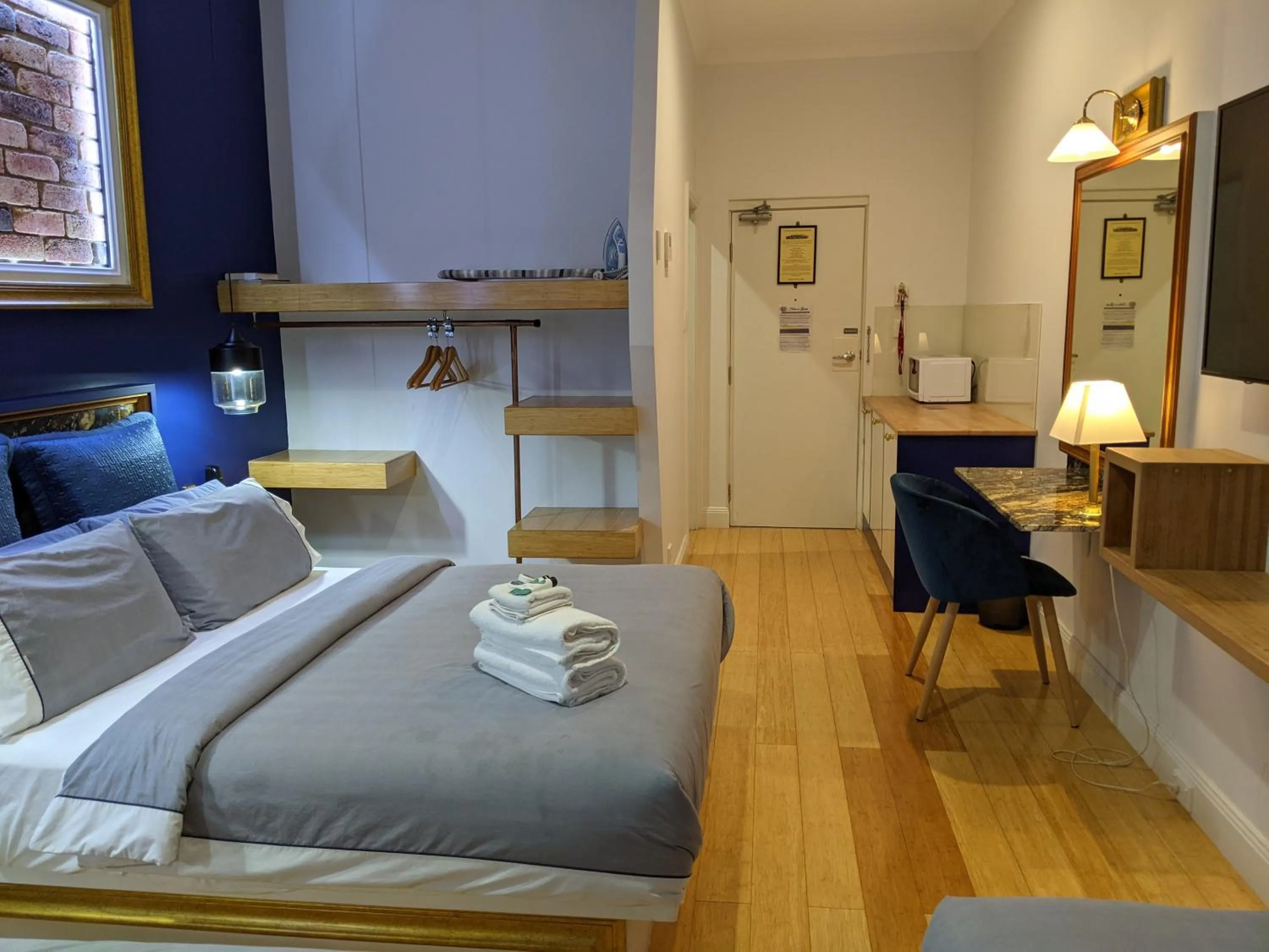 Bed in Ettalong Beach Tourist Resort