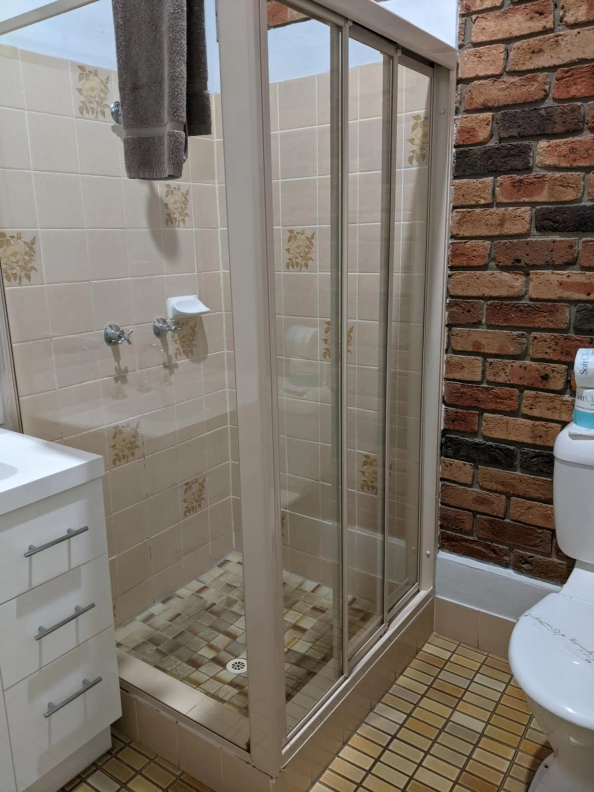 Bathroom in Ettalong Beach Tourist Resort