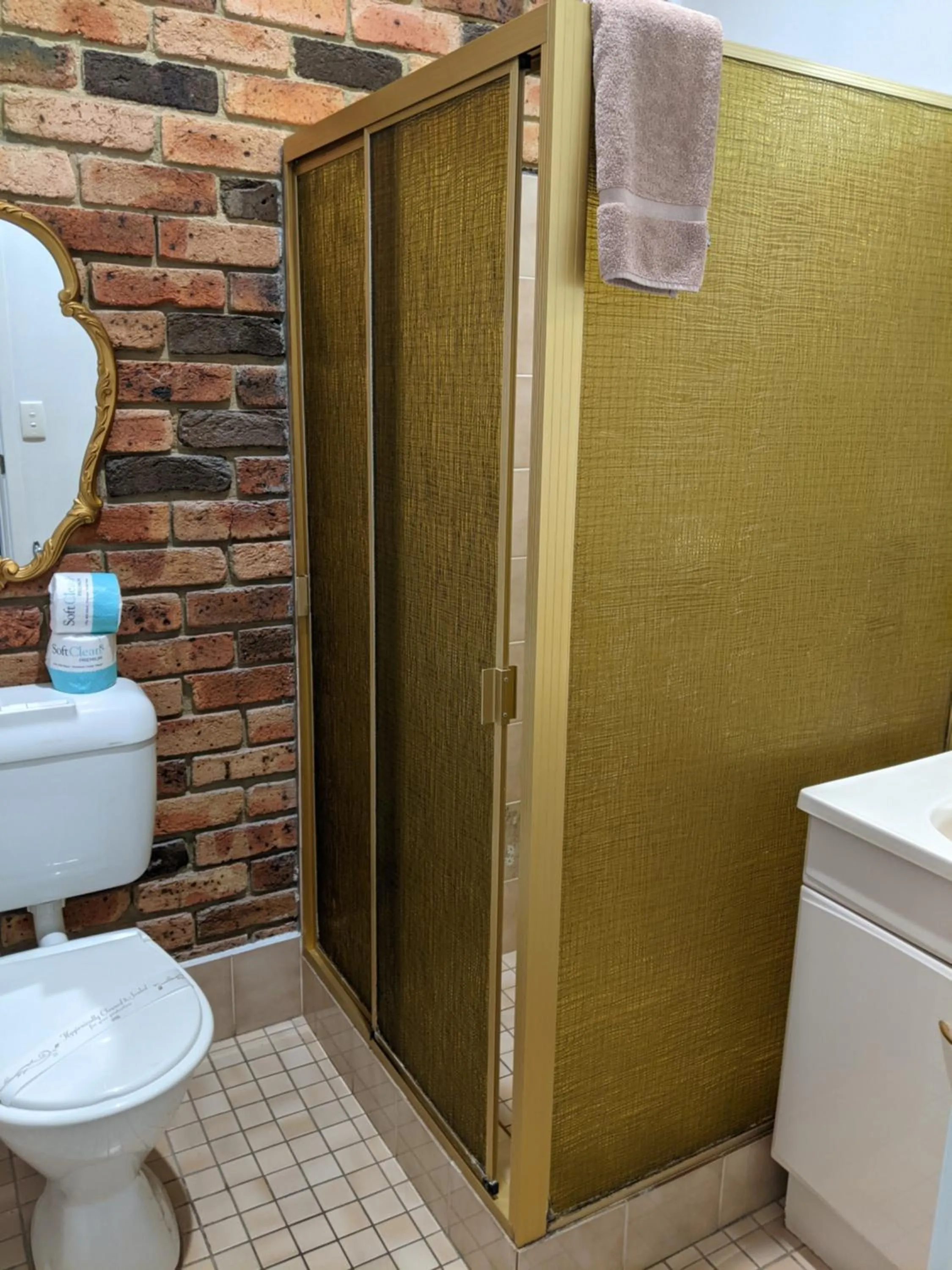 Bathroom in Ettalong Beach Tourist Resort