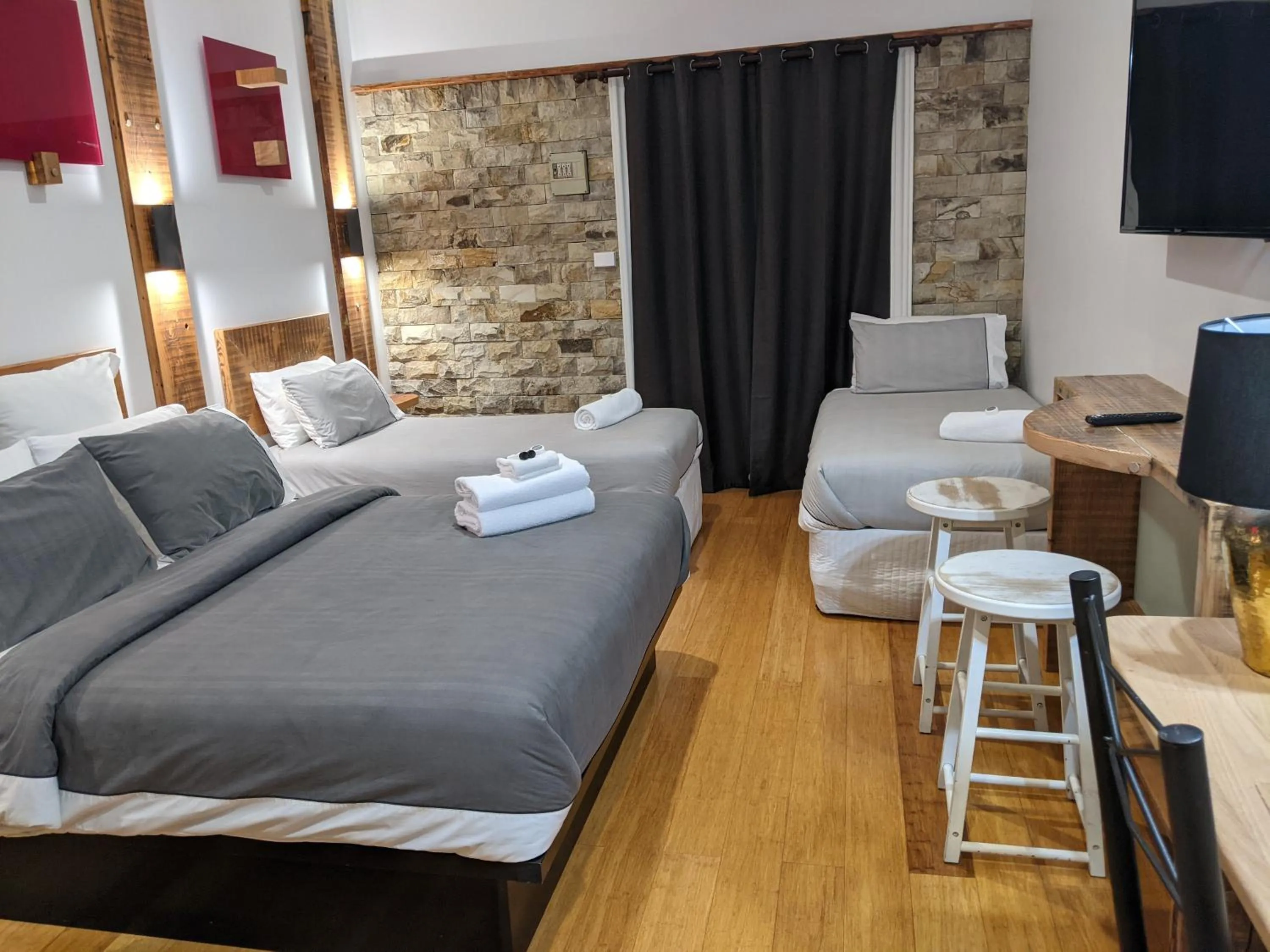 Photo of the whole room, Bed in Ettalong Beach Tourist Resort