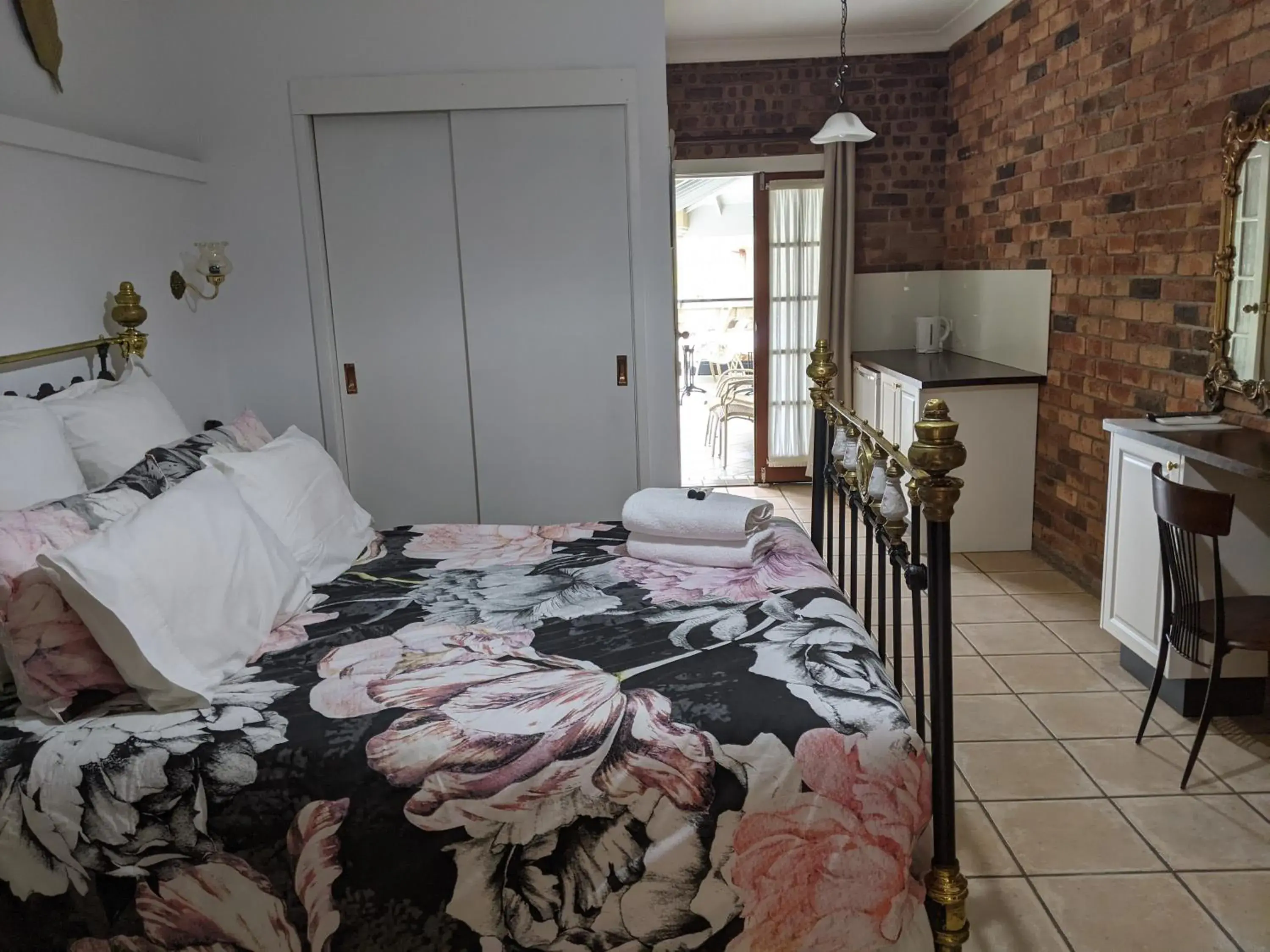 Standard Double Room in Ettalong Beach Tourist Resort Standard Double Room in Ettalong Beach Tourist Resort