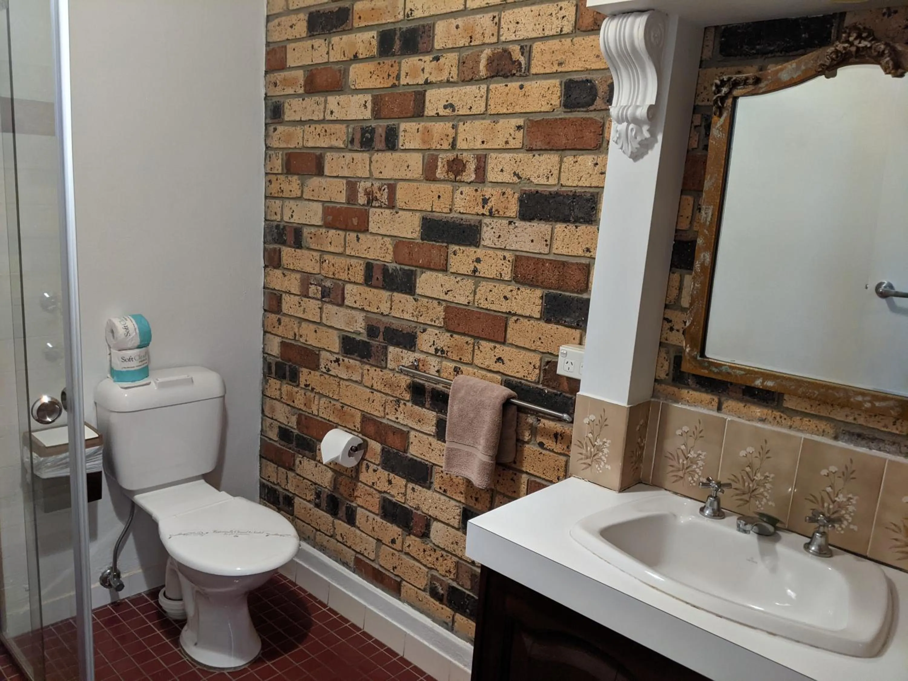 Bathroom in Ettalong Beach Tourist Resort