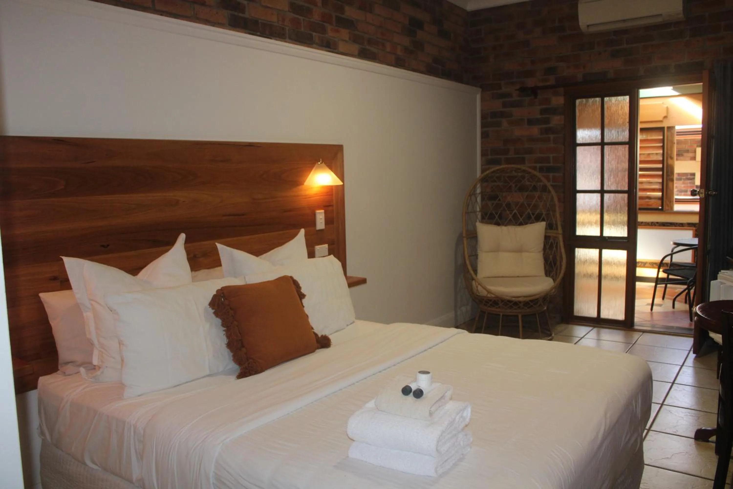 Bed in Ettalong Beach Tourist Resort