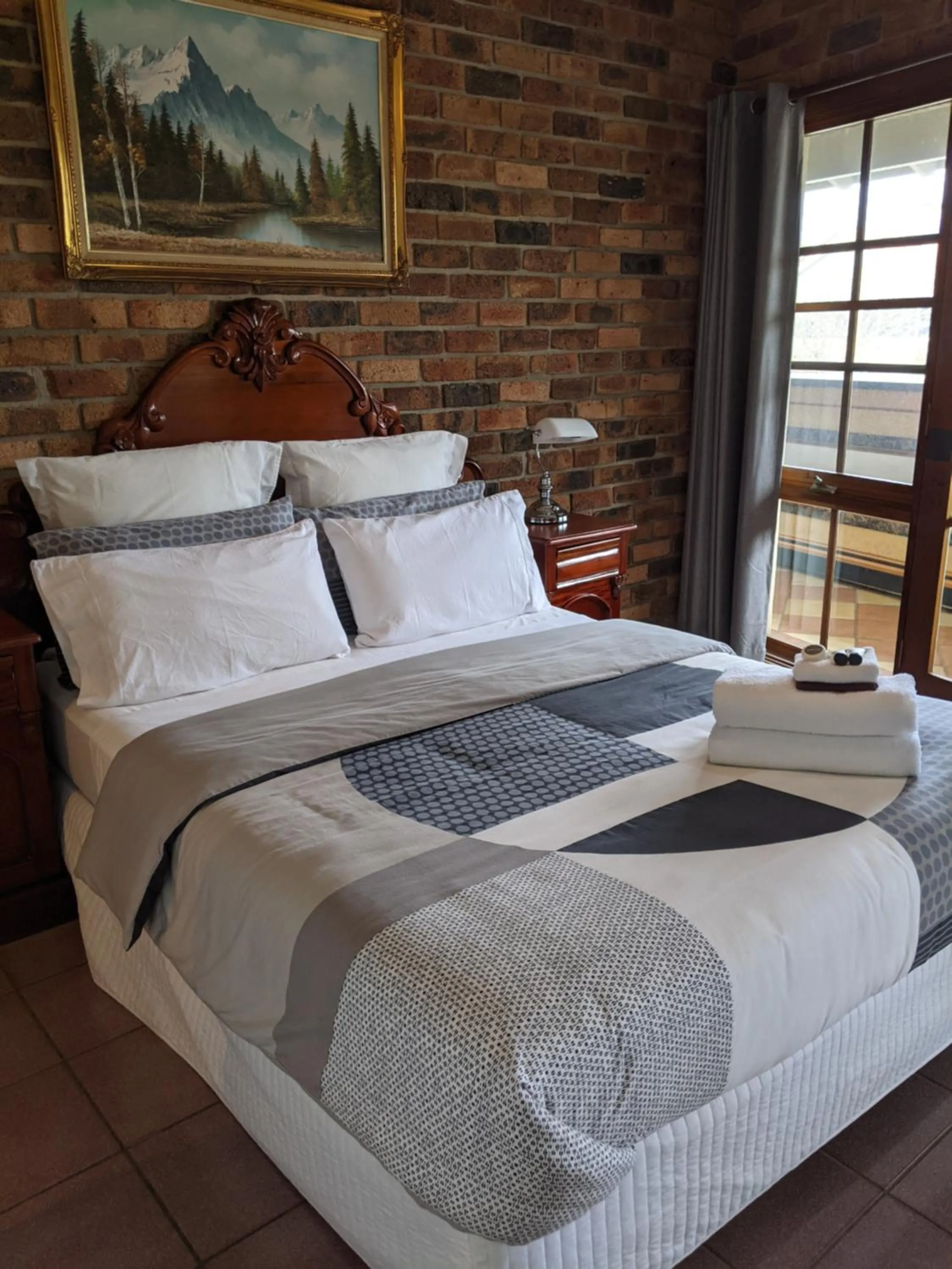 Bed in Ettalong Beach Tourist Resort