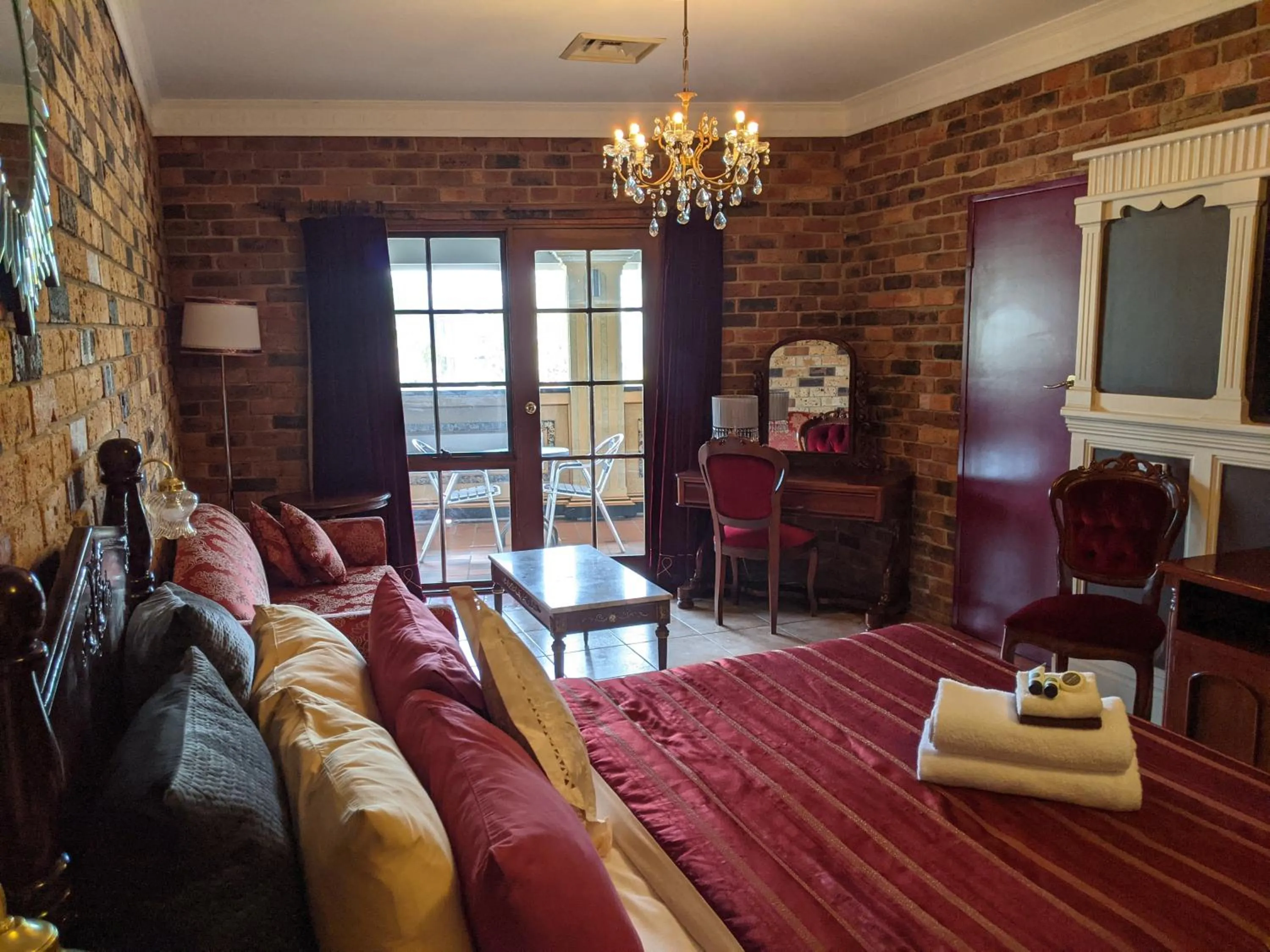 Bed in Ettalong Beach Tourist Resort