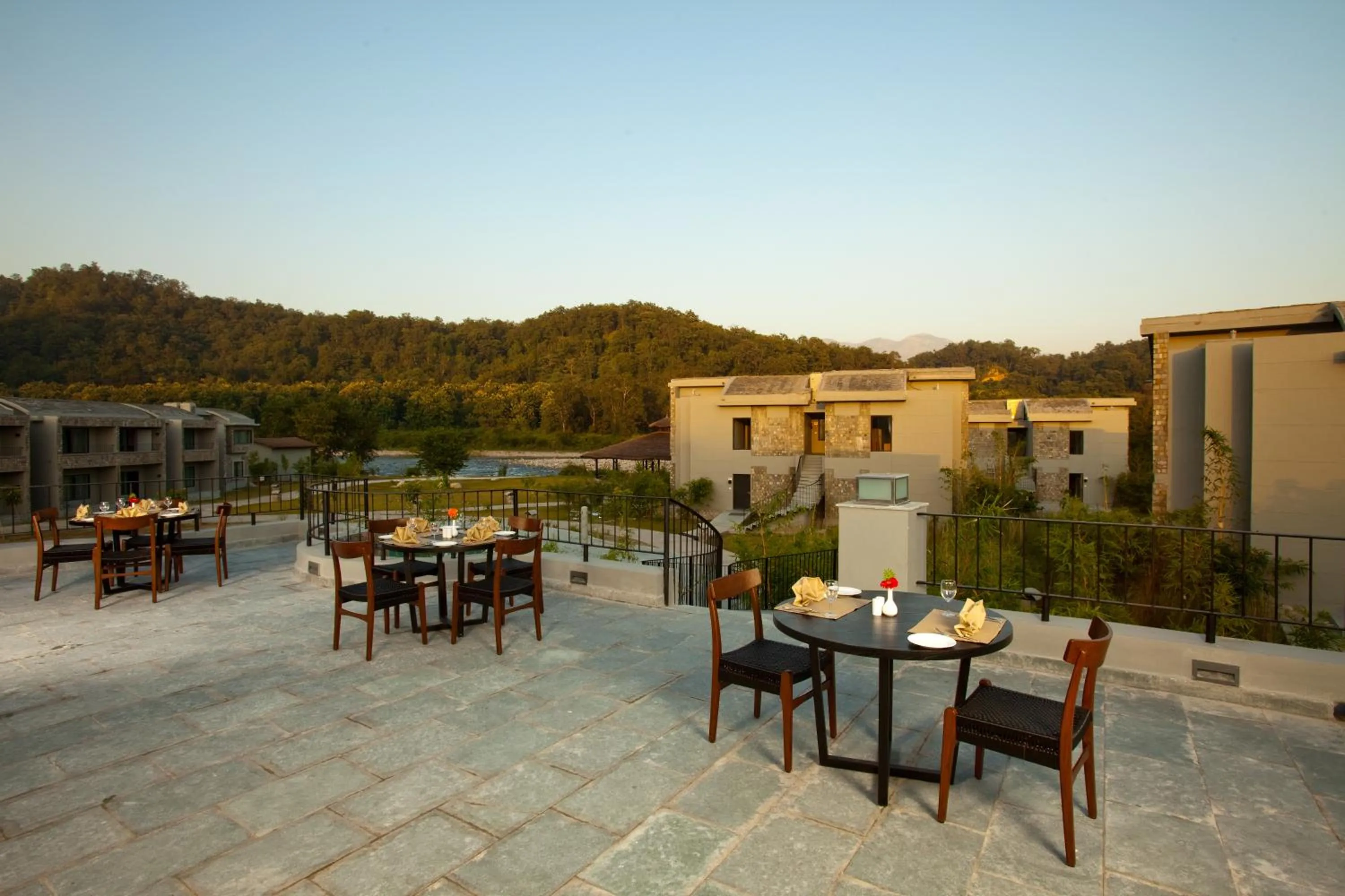 Restaurant/places to eat in Club Mahindra Corbett