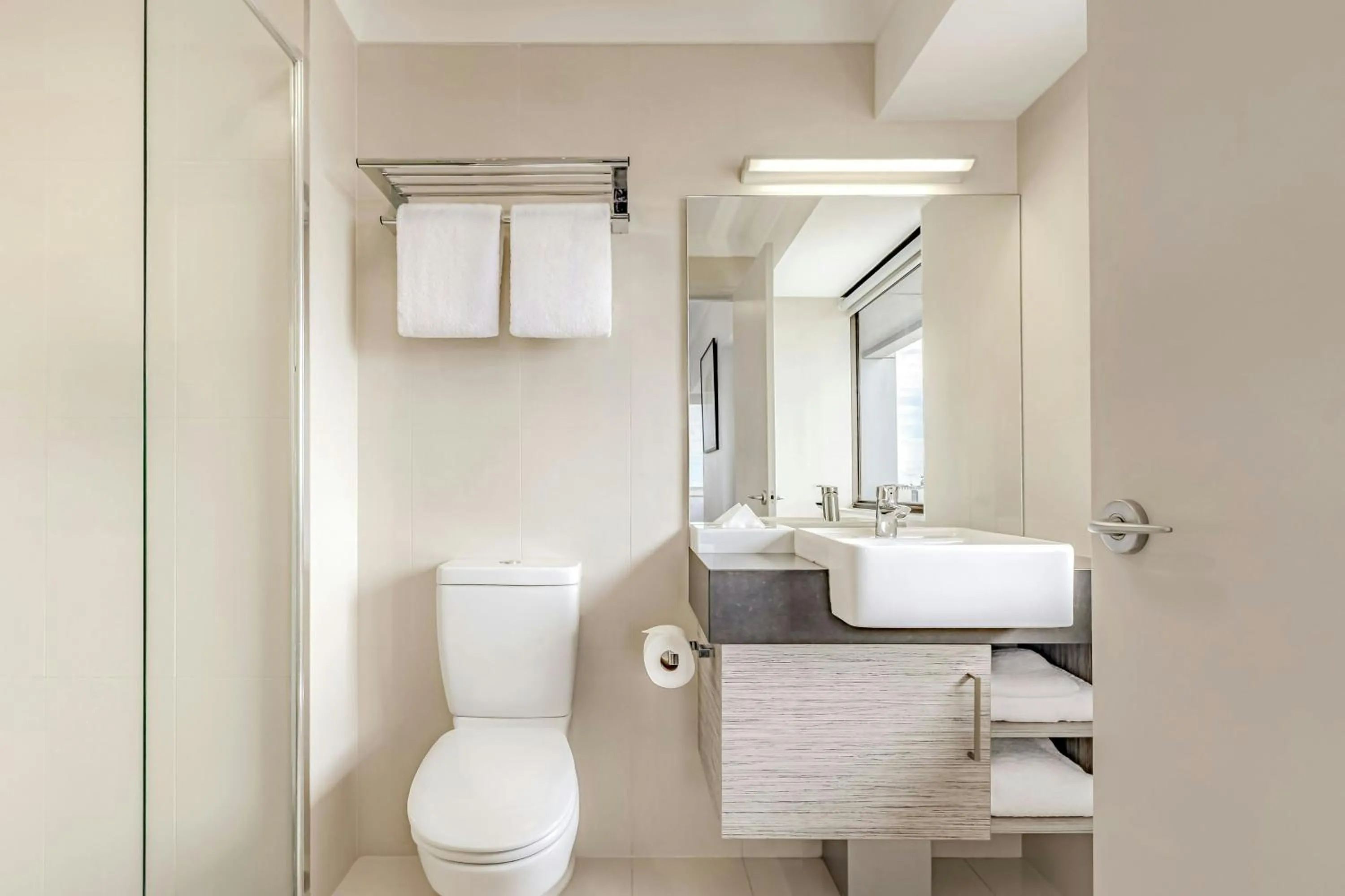 Bathroom in Courtyard by Marriott Darwin