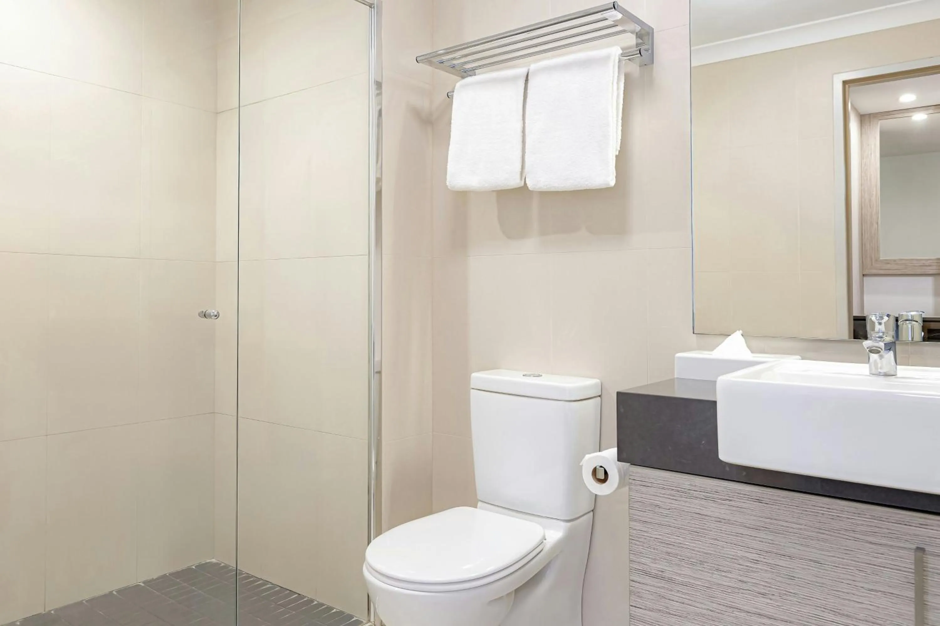Bathroom in Courtyard by Marriott Darwin