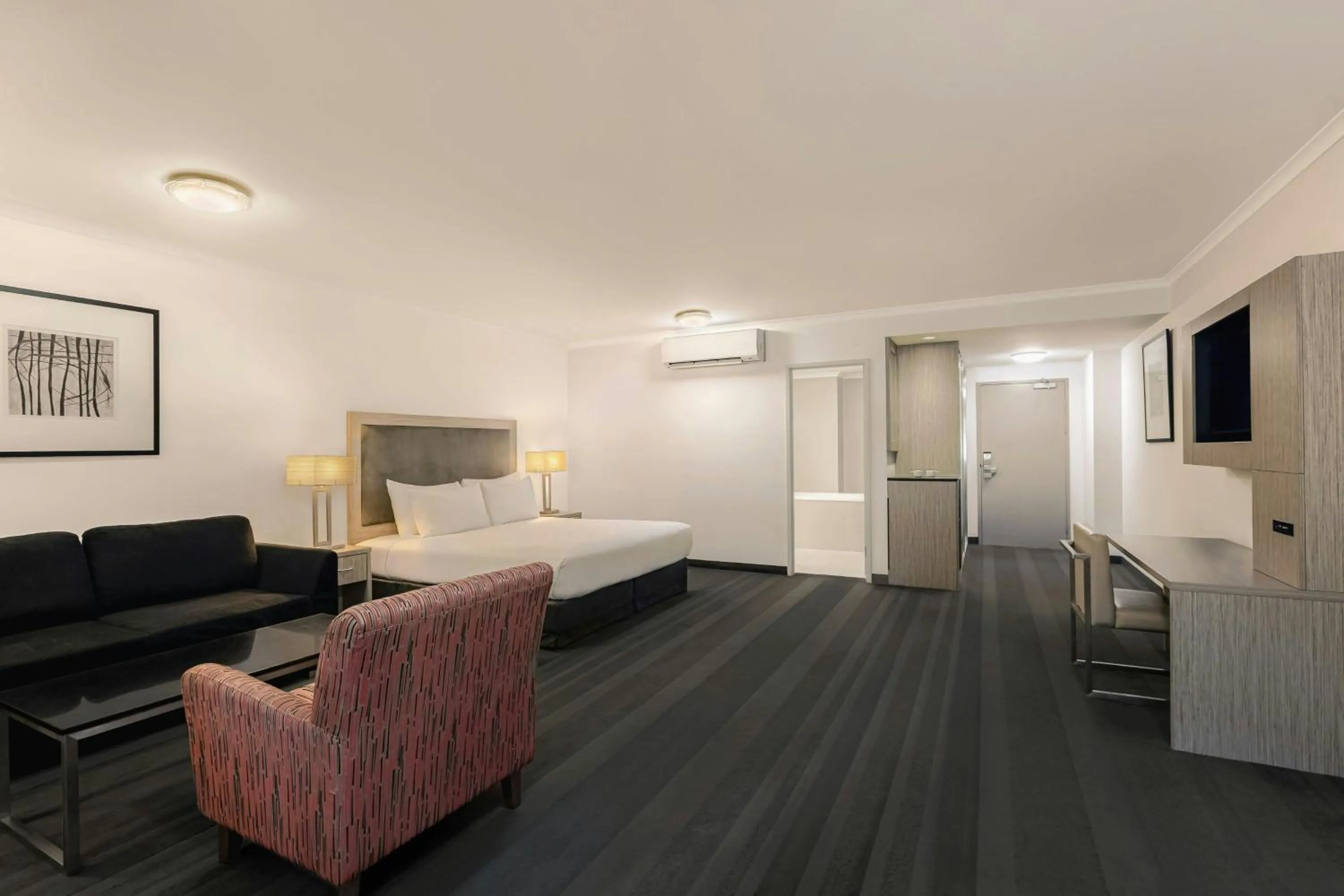 Photo of the whole room, Bed in Courtyard by Marriott Darwin