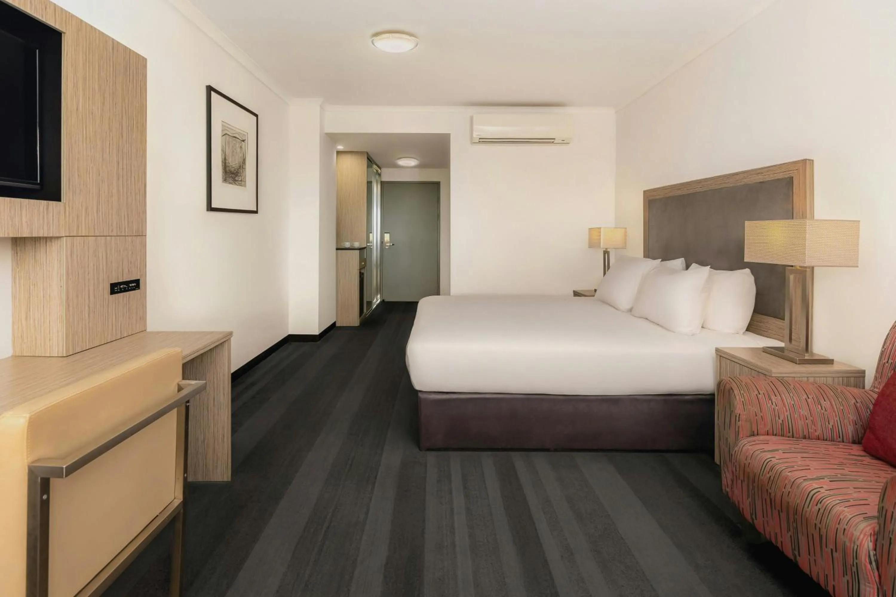 Photo of the whole room, Bed in Courtyard by Marriott Darwin
