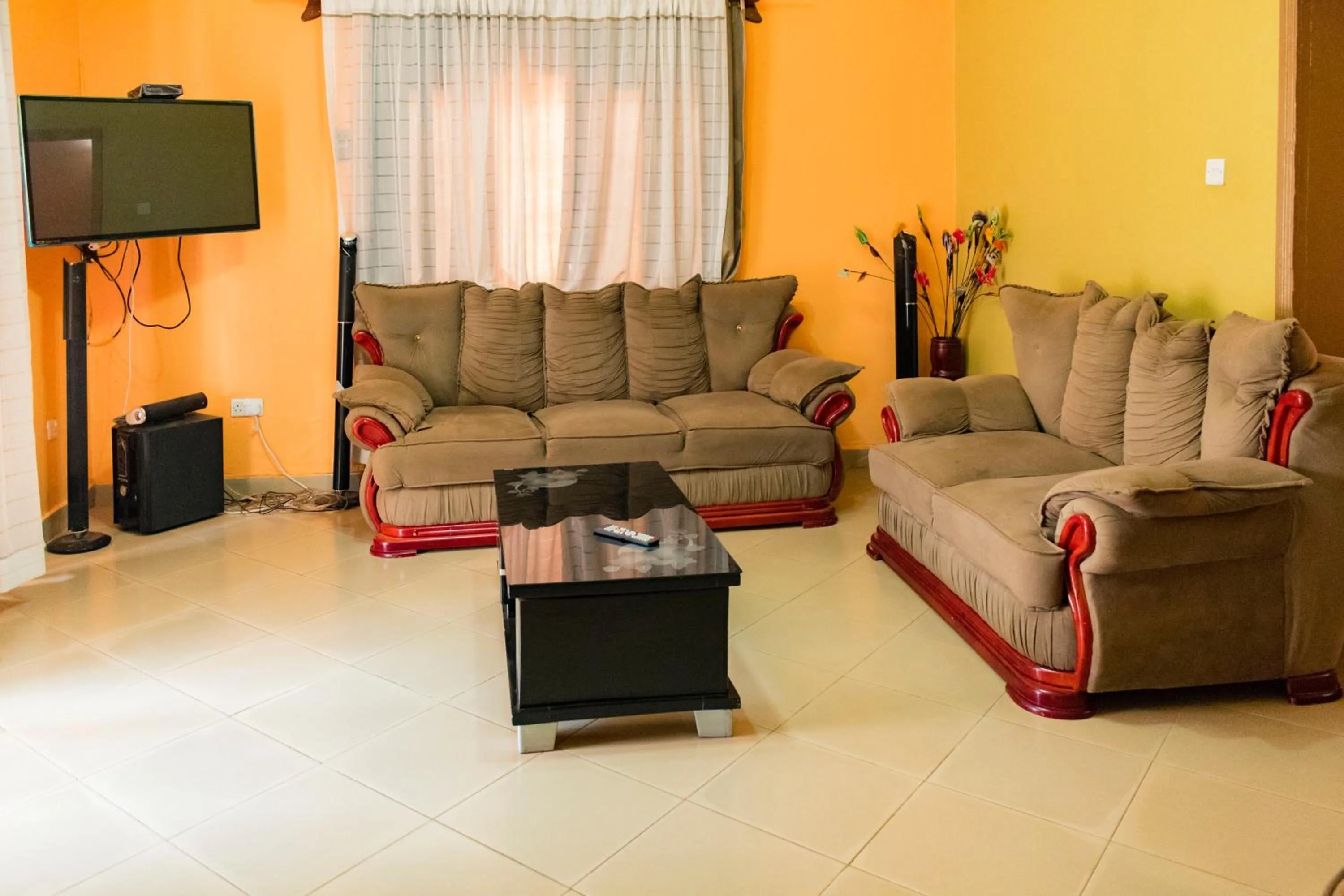 TV and multimedia in Rates Motel Mbale