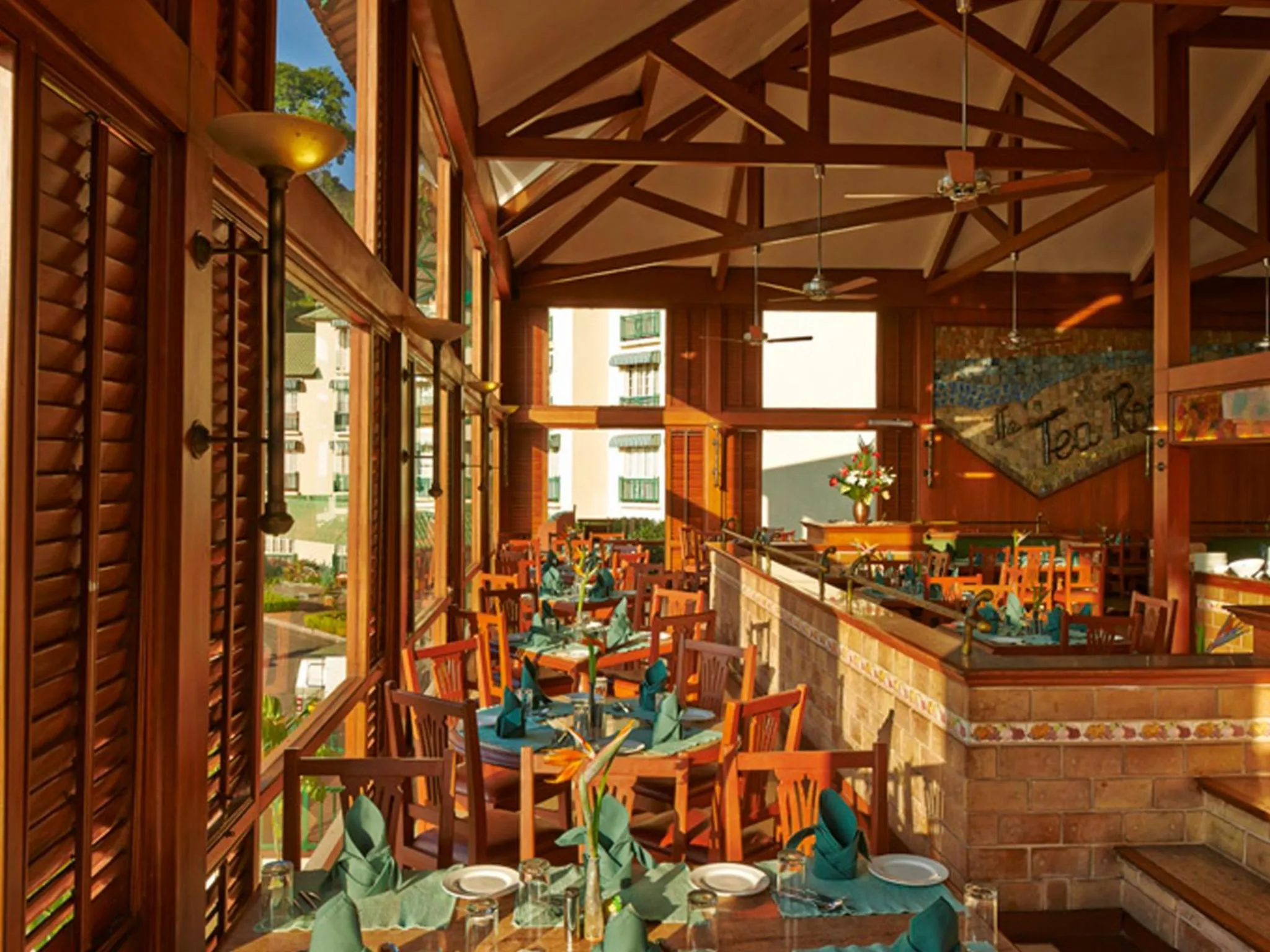 Restaurant/places to eat in Club Mahindra Lake View Munnar