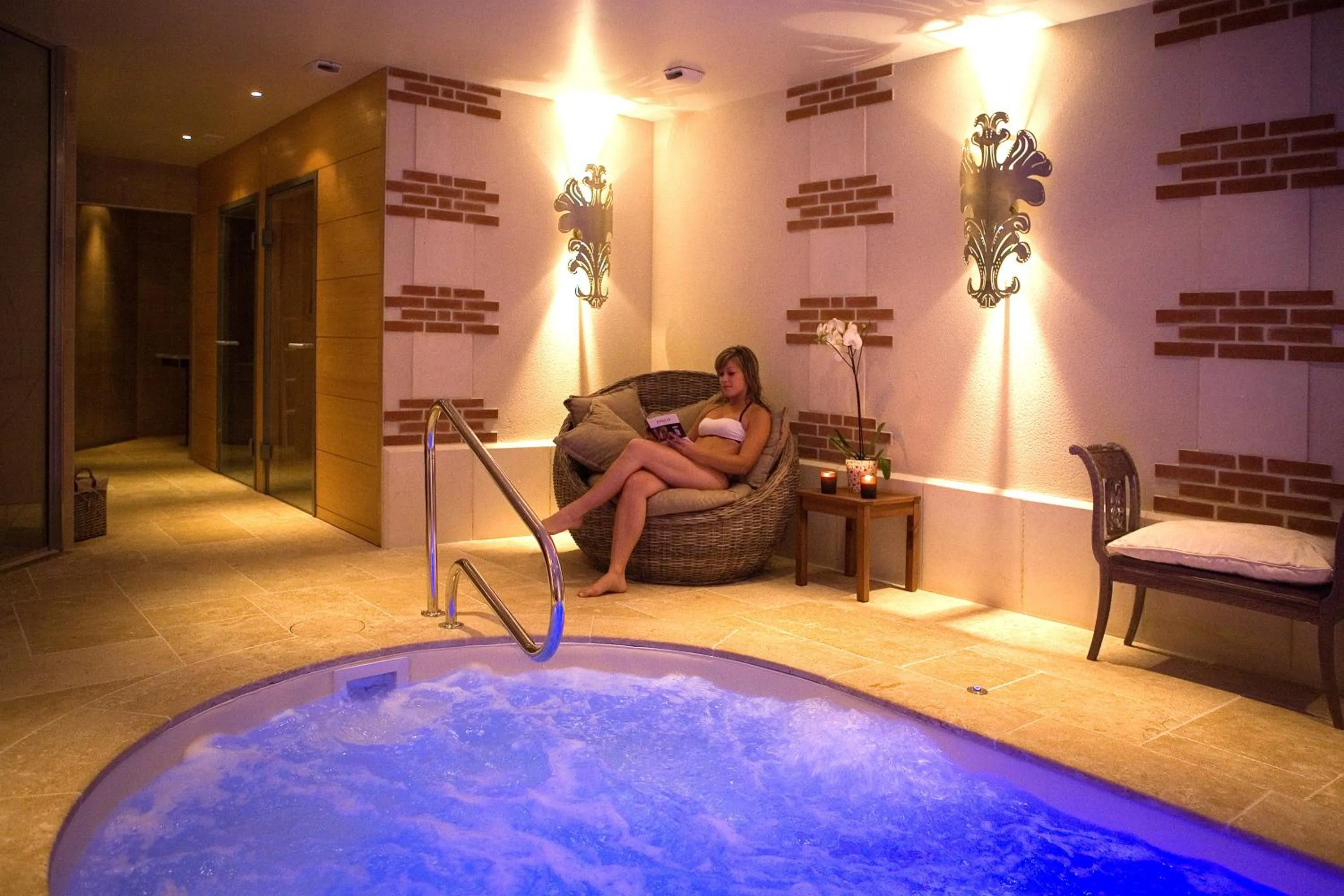 People in Château de Beaulieu et Magnolia Spa, The Originals Relais